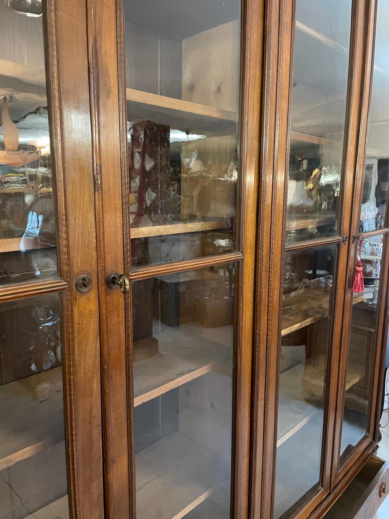 Early 20th Century French Walnut and Blown Glass Doors Vitrine, 1900s For Sale 13
