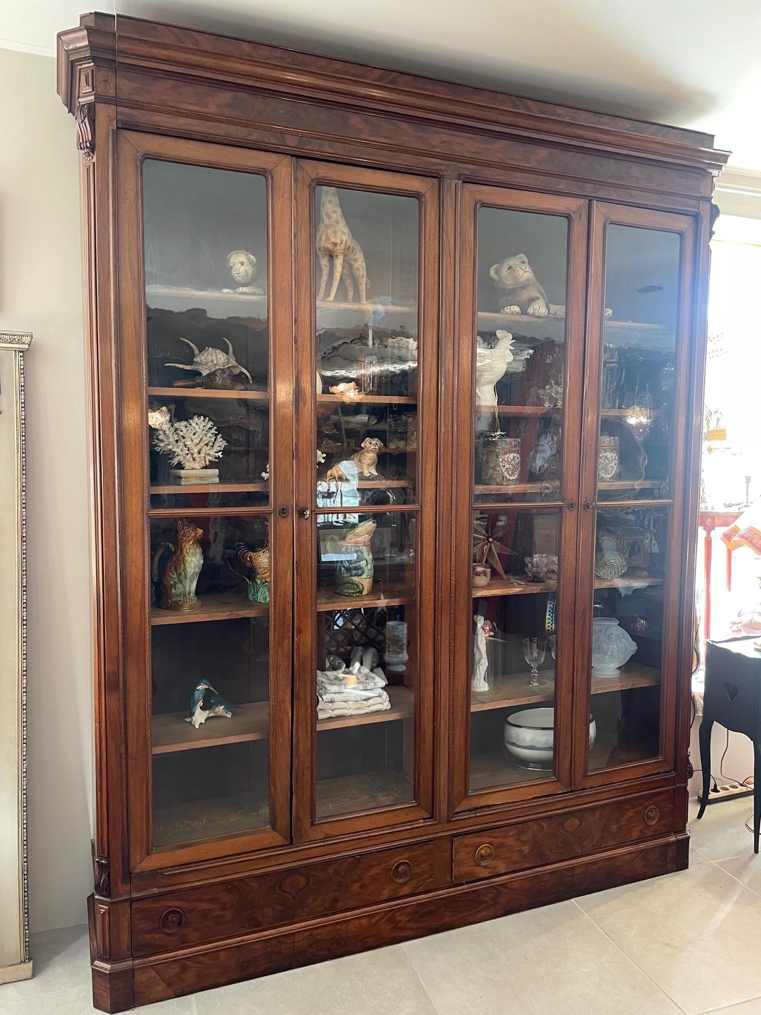 Early 20th Century French Walnut and Blown Glass Doors Vitrine, 1900s For Sale 14