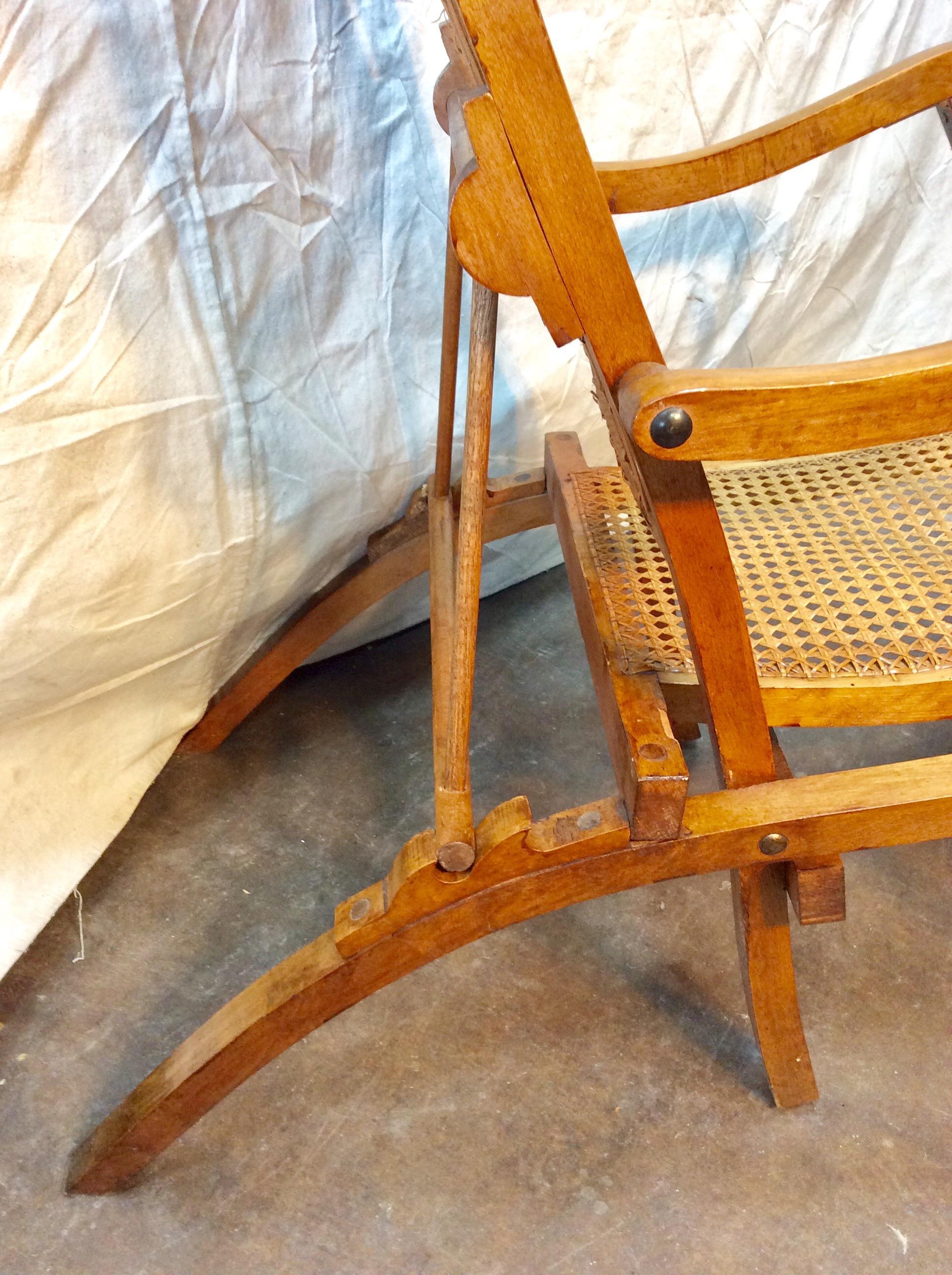 Early 20th Century French Walnut and Cane Steamer Chair For Sale 1