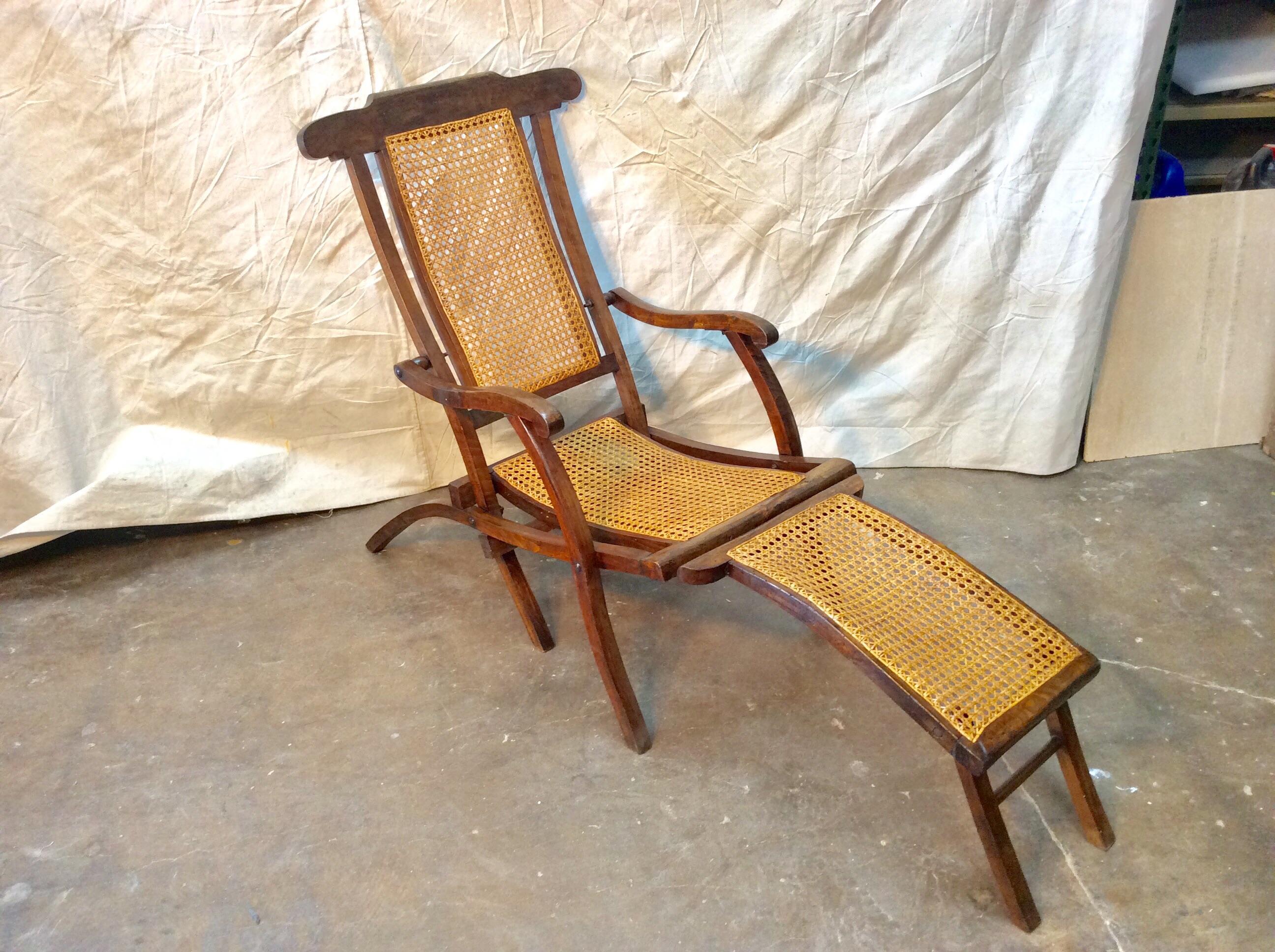 Early 20th Century French Walnut and Cane Steamer Deck Chair For Sale 8