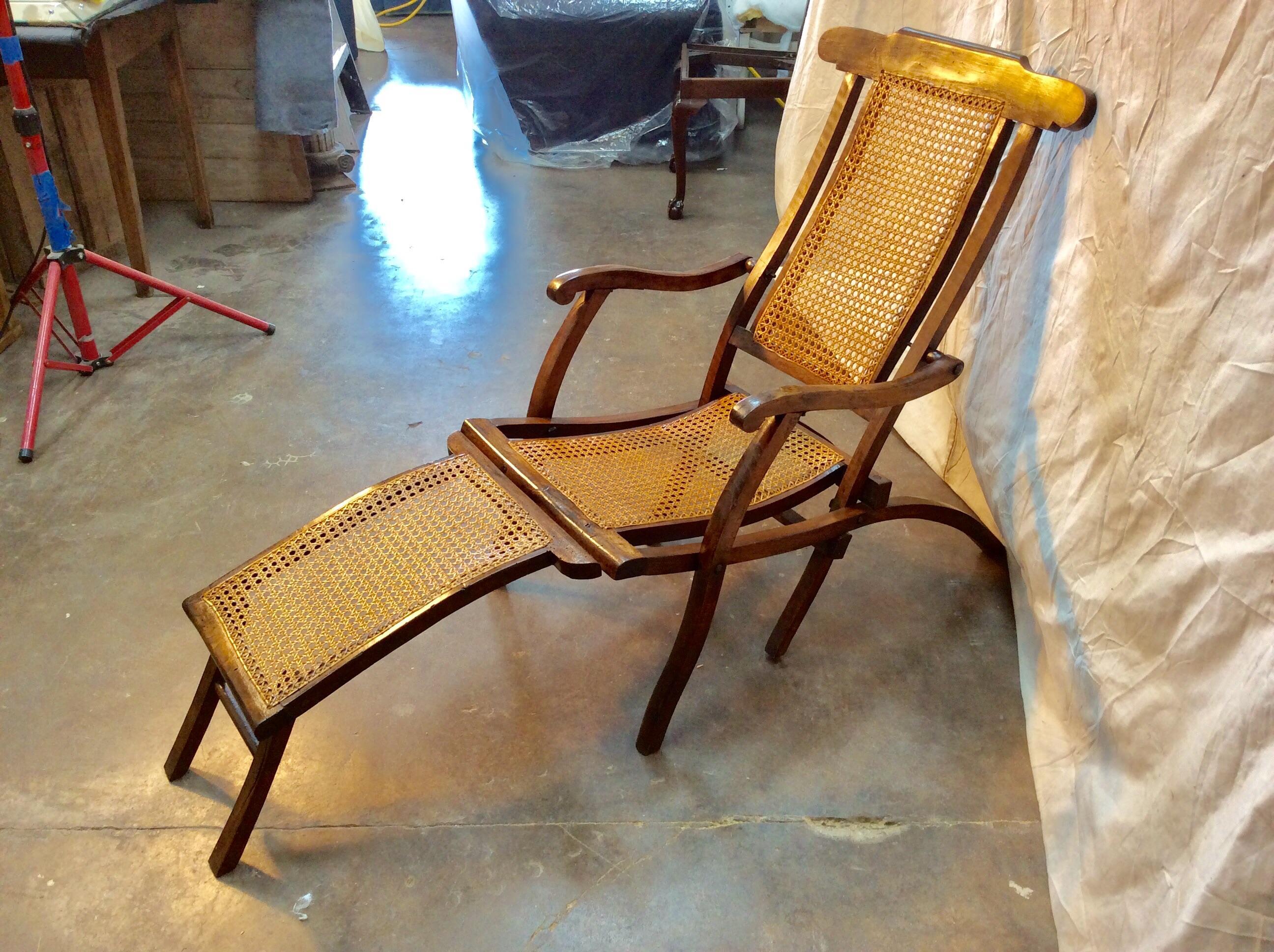 Hand-Crafted Early 20th Century French Walnut and Cane Steamer Deck Chair For Sale