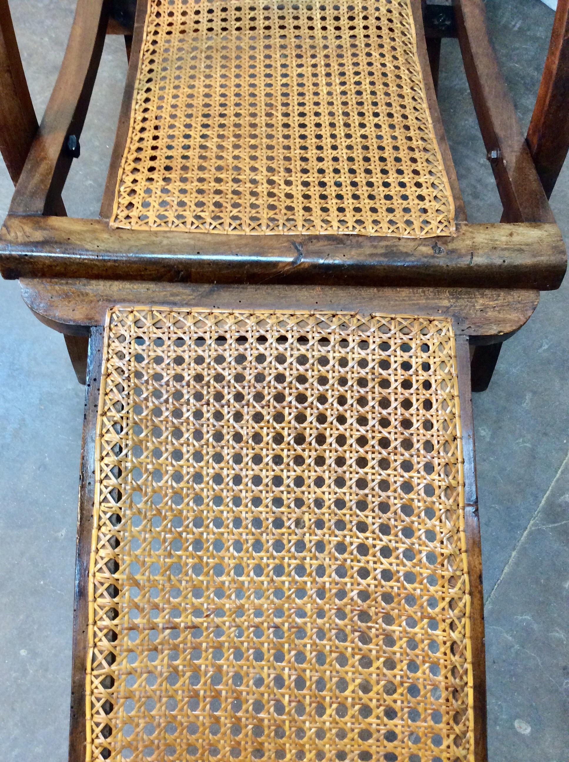 Early 20th Century French Walnut and Cane Steamer Deck Chair For Sale 2