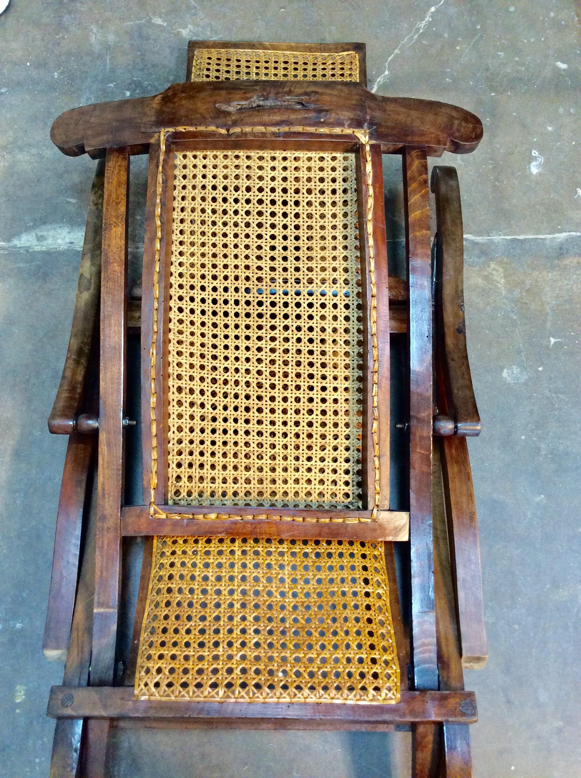 Early 20th Century French Walnut and Cane Steamer Deck Chair For Sale 5