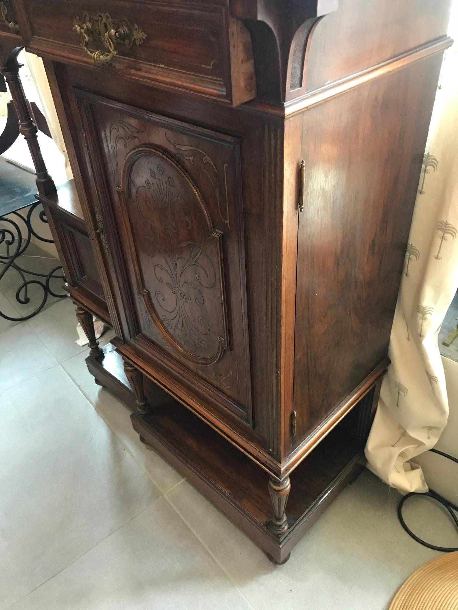 Early 20th Century French Walnut Art Nouveau Cabinet, 1900s 12