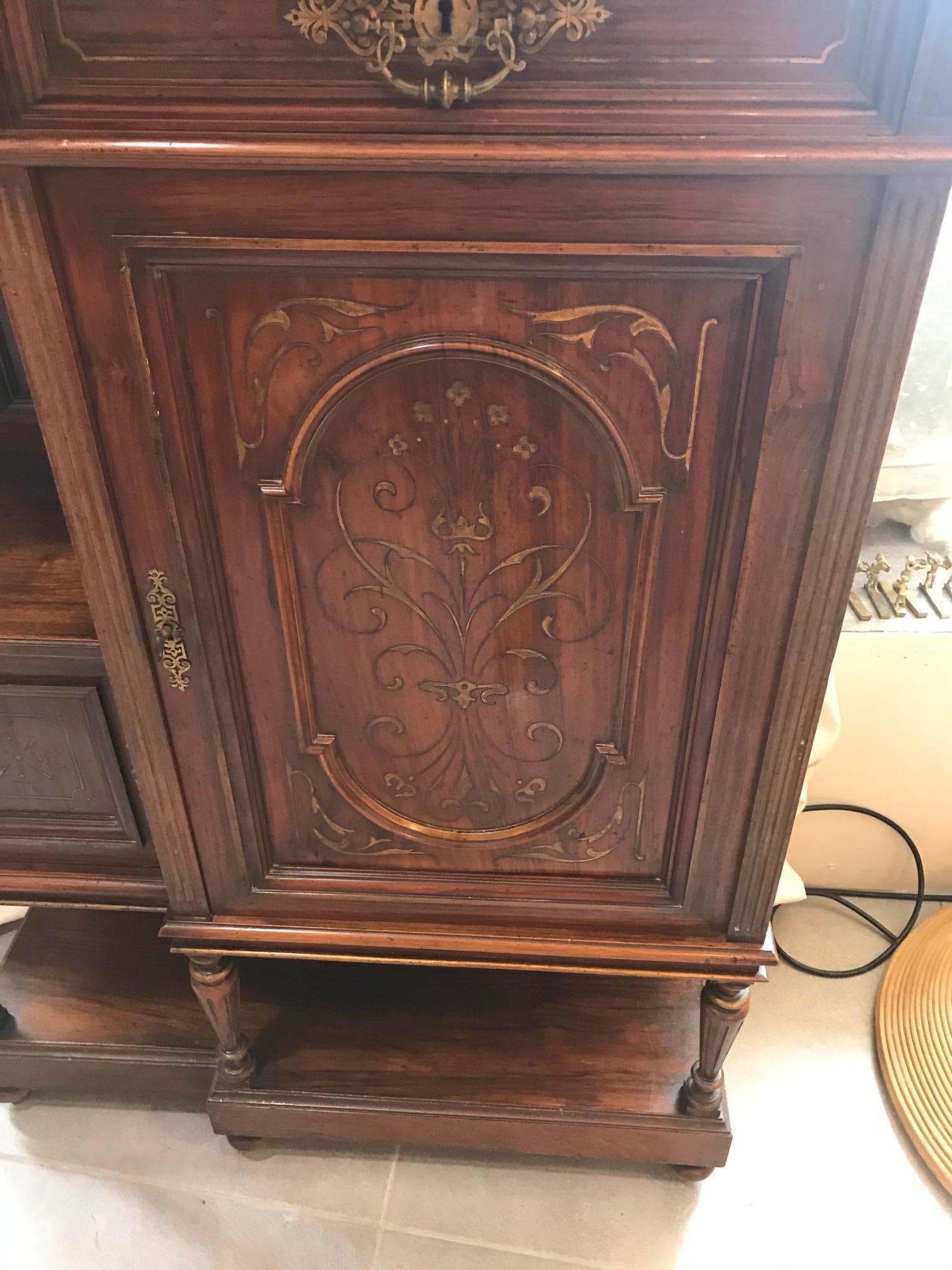 Early 20th Century French Walnut Art Nouveau Cabinet, 1900s 15
