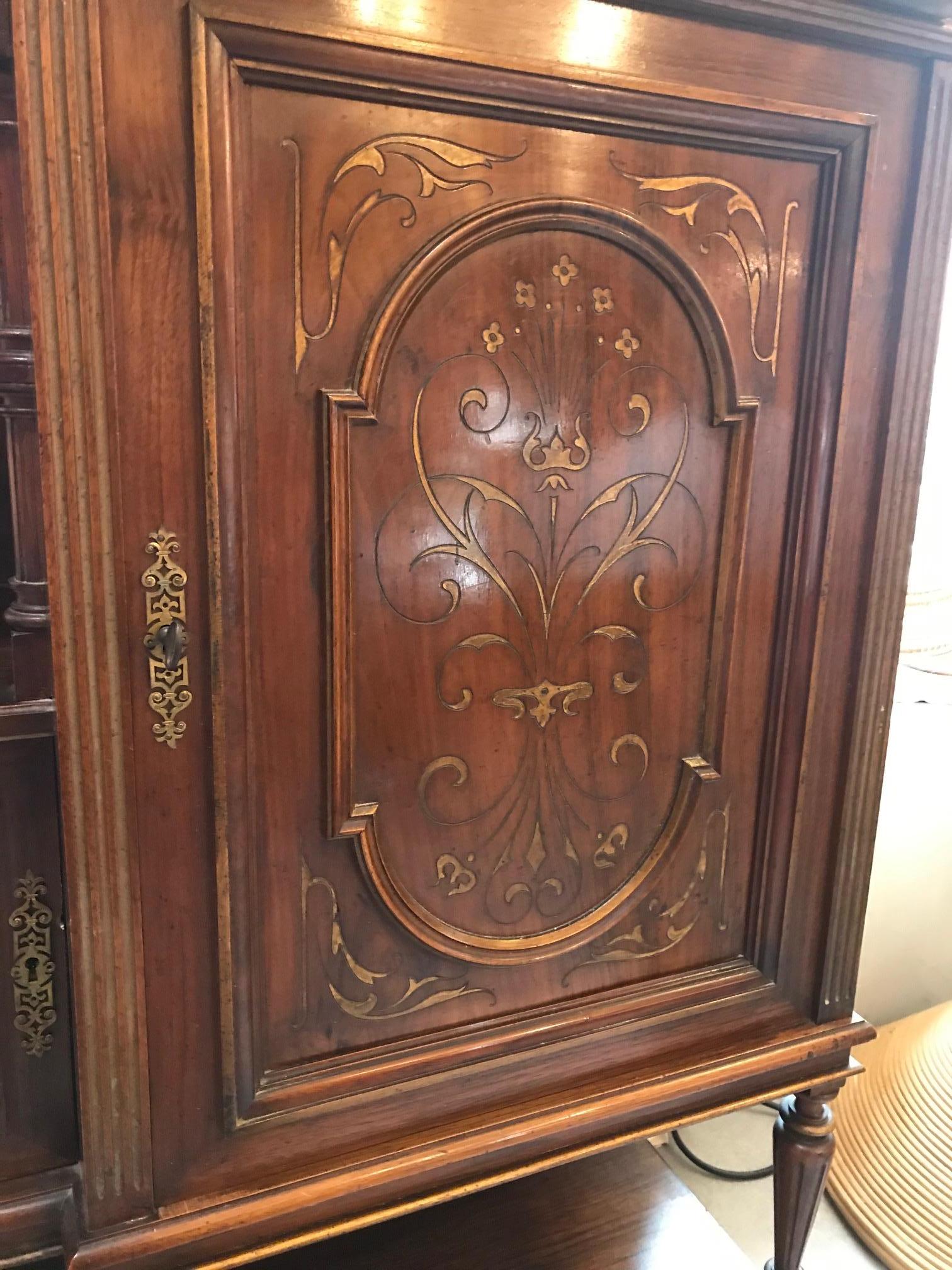 Early 20th Century French Walnut Art Nouveau Cabinet, 1900s 4