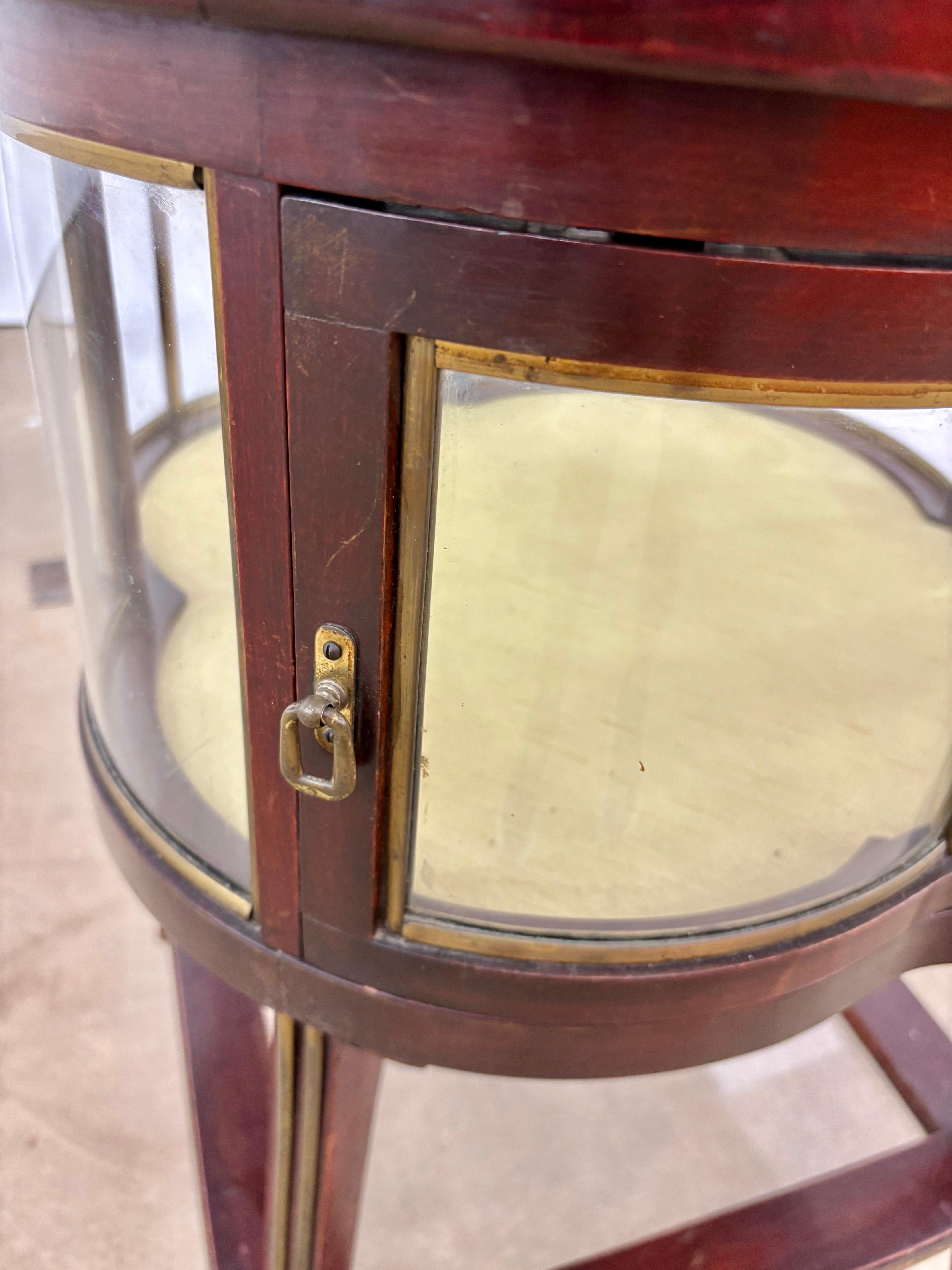 Chariot de service ou chariot de bar en noyer français du début du 20e siècle de style Art nouveau en vente 3