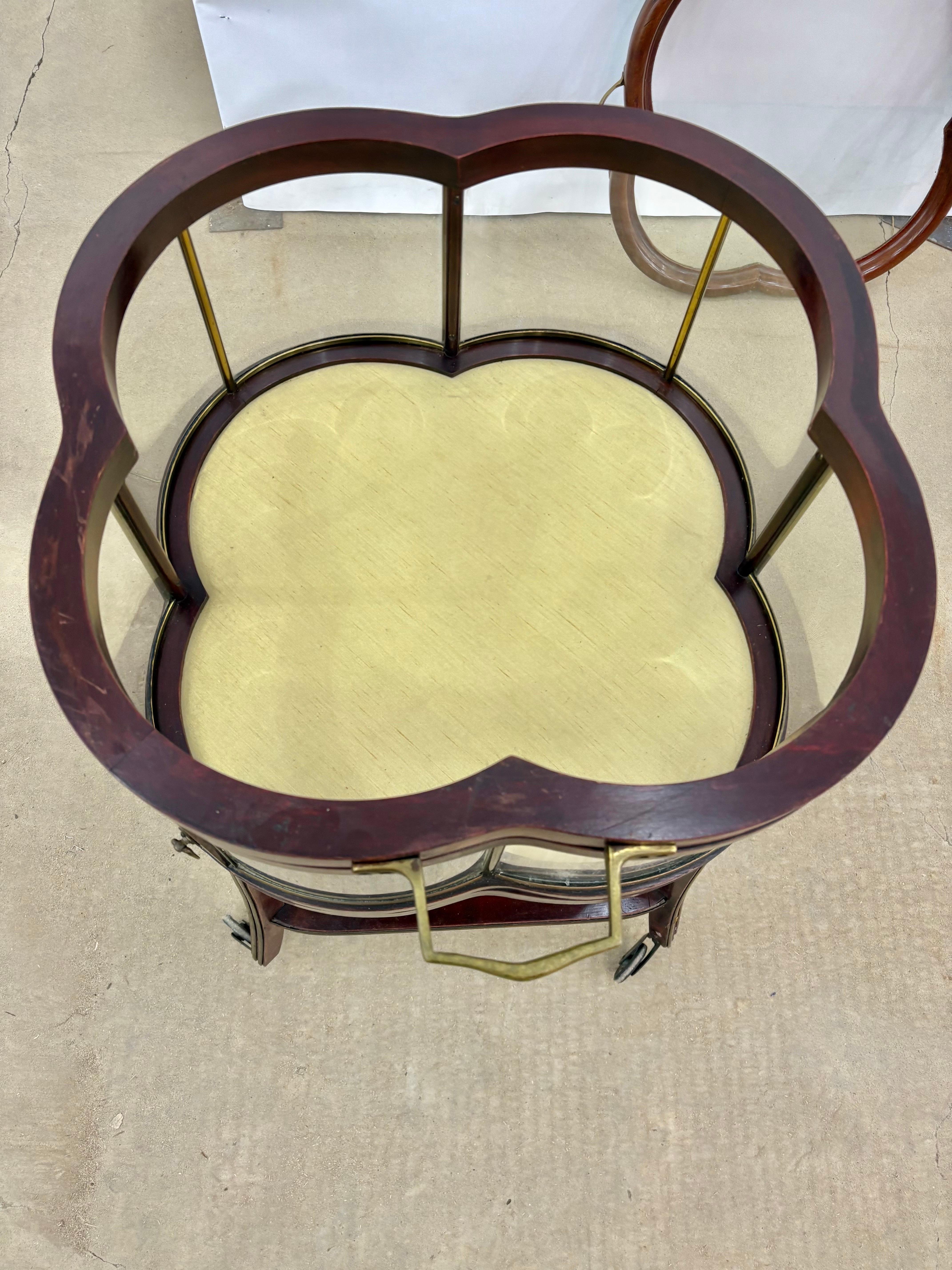 Chariot de service ou chariot de bar en noyer français du début du 20e siècle de style Art nouveau en vente 4