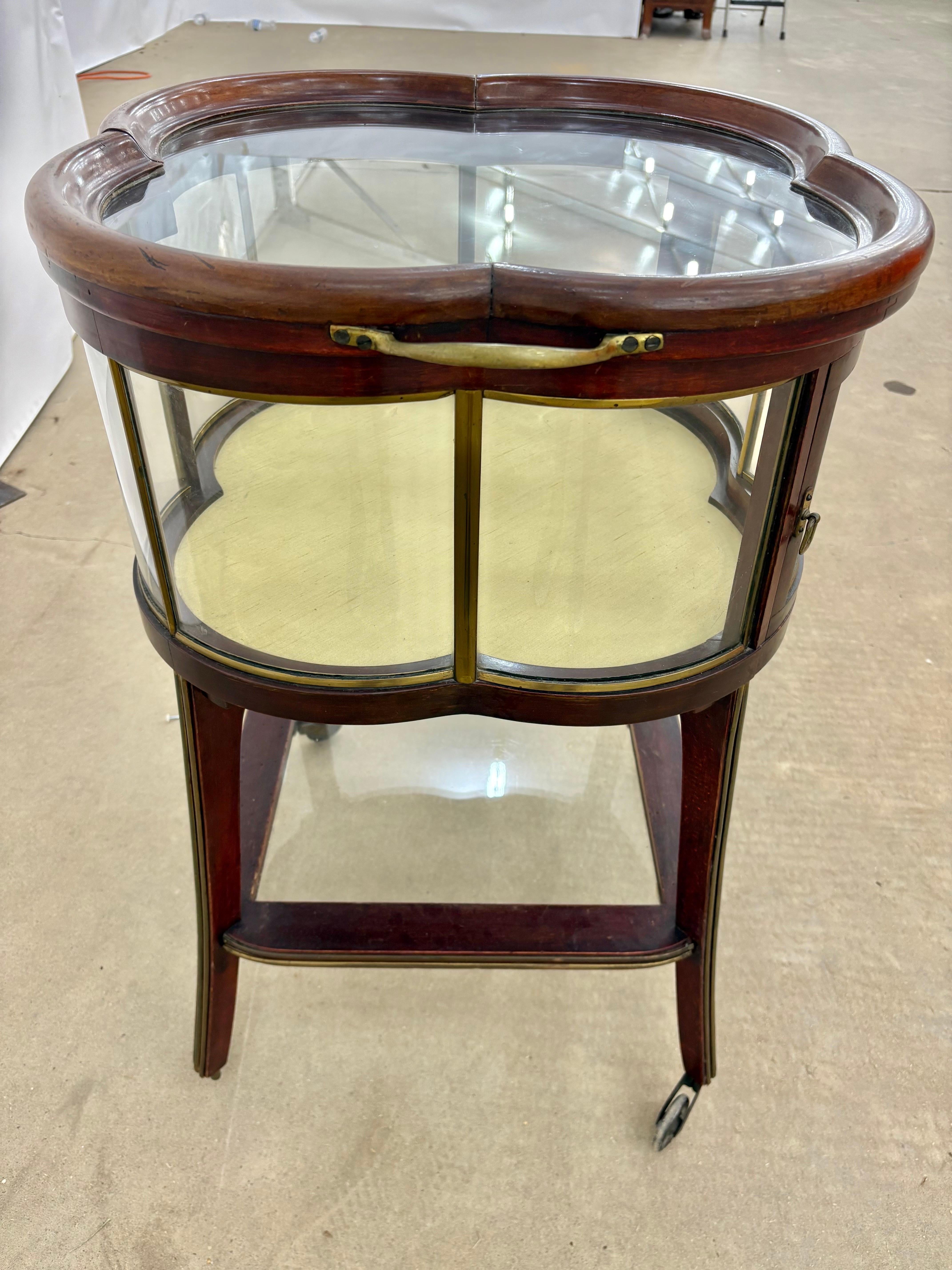 Chariot de service ou chariot de bar en noyer français du début du 20e siècle de style Art nouveau en vente 7