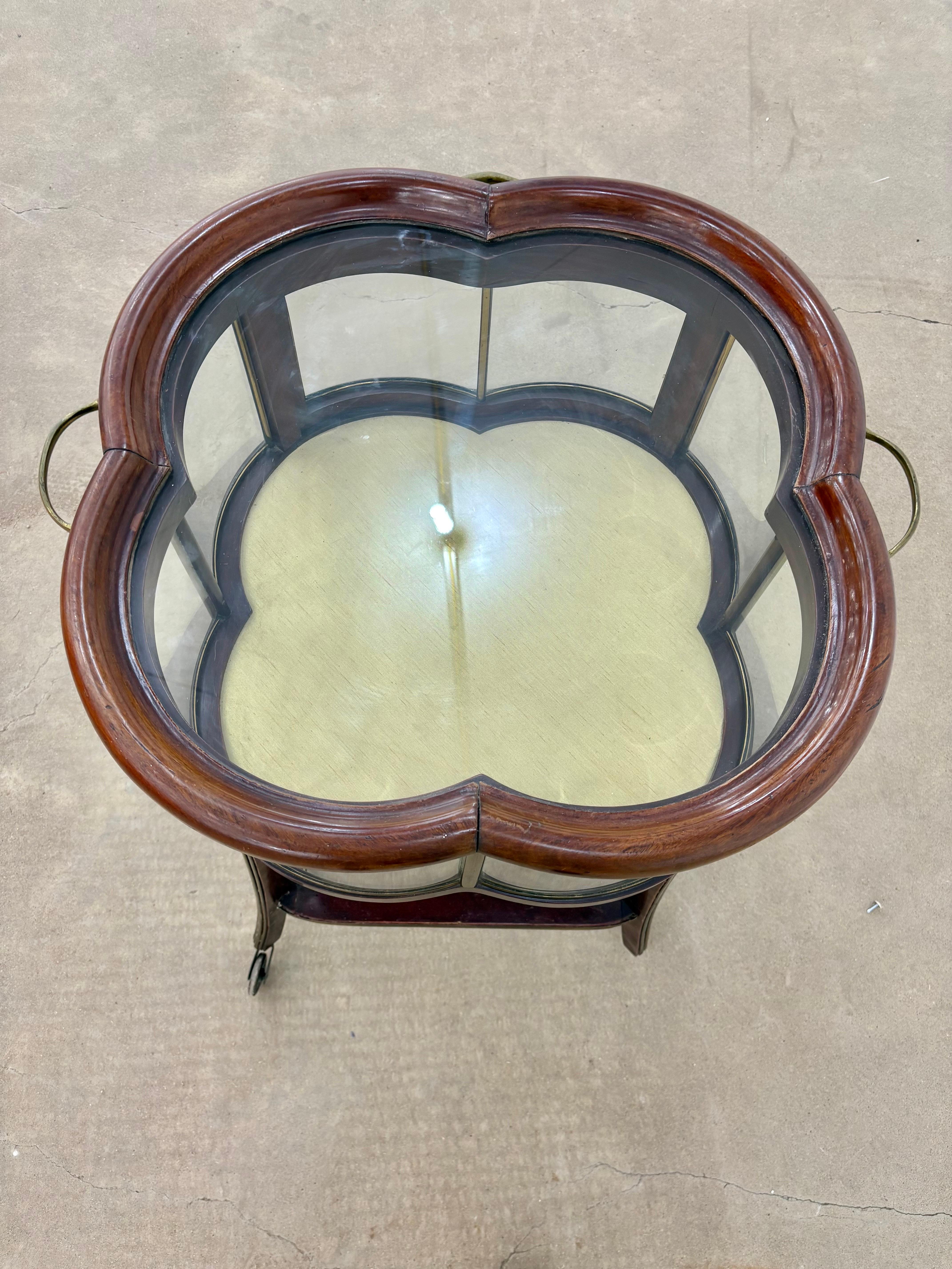 20ième siècle Chariot de service ou chariot de bar en noyer français du début du 20e siècle de style Art nouveau en vente