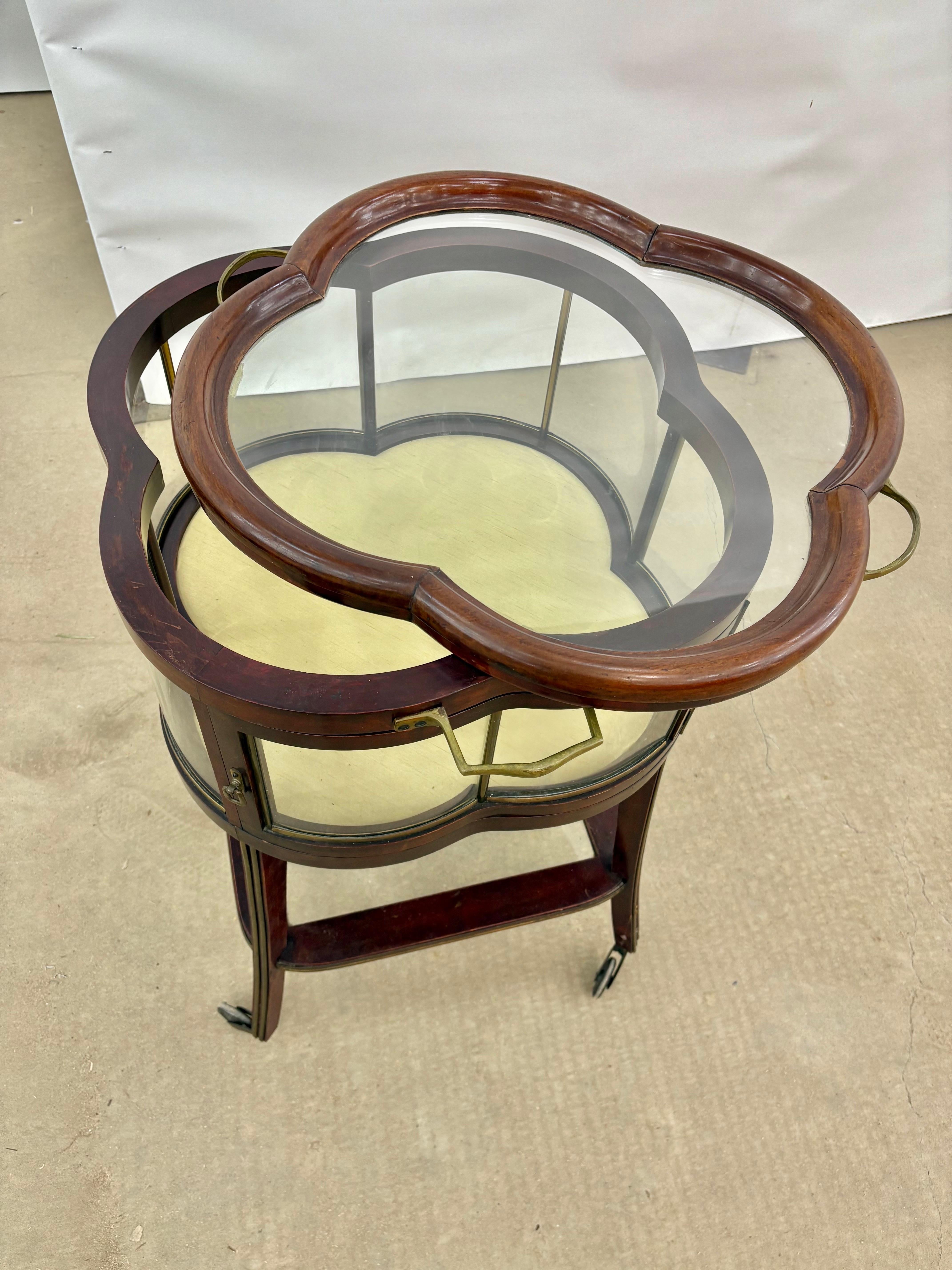 Chariot de service ou chariot de bar en noyer français du début du 20e siècle de style Art nouveau en vente 2