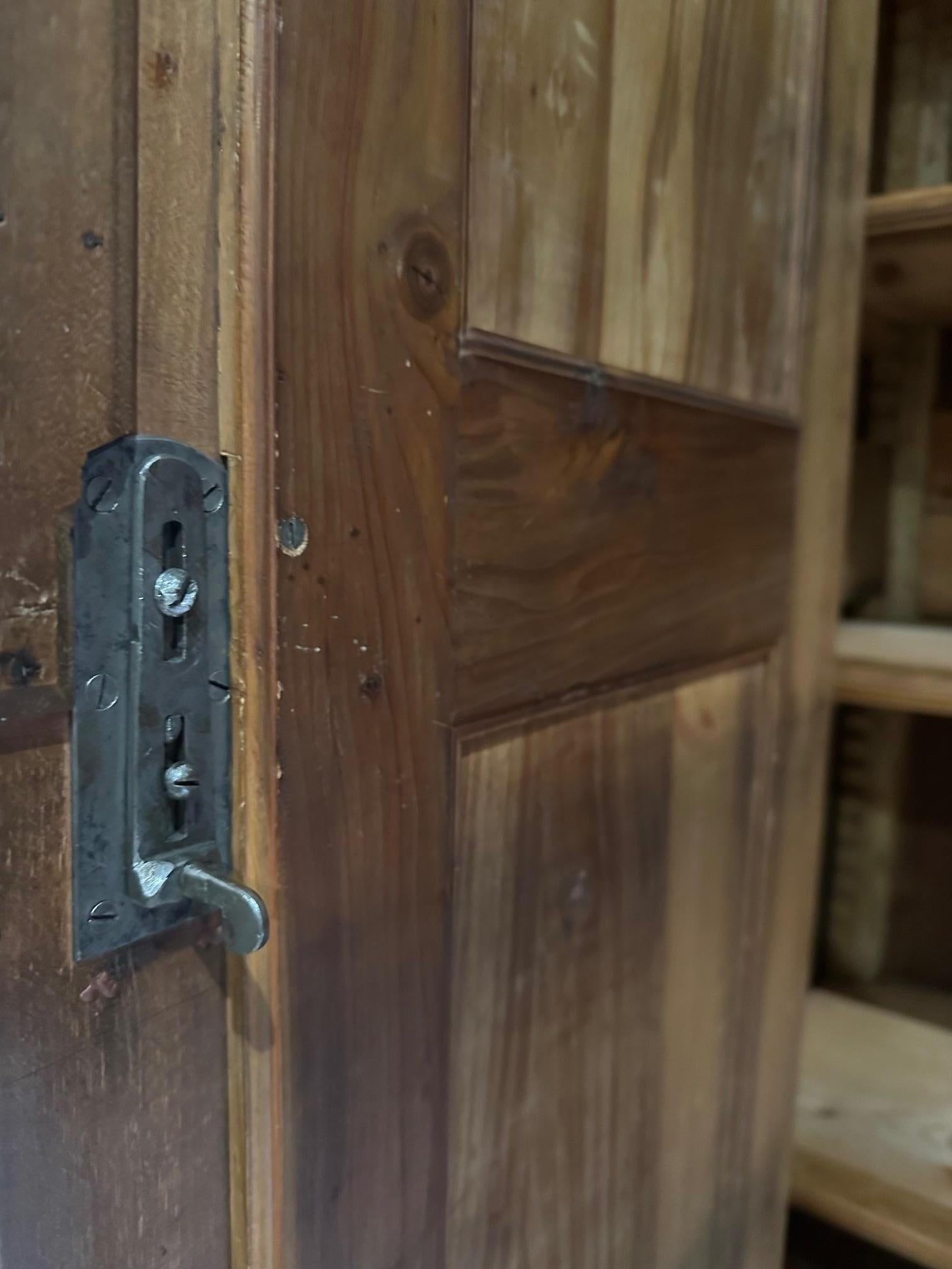 Armoire en noyer avec miroir, début du 20e siècle, 1900 en vente 8