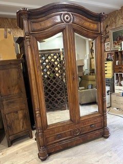 Credenza in noce francese dei primi del Novecento con specchio, 1900