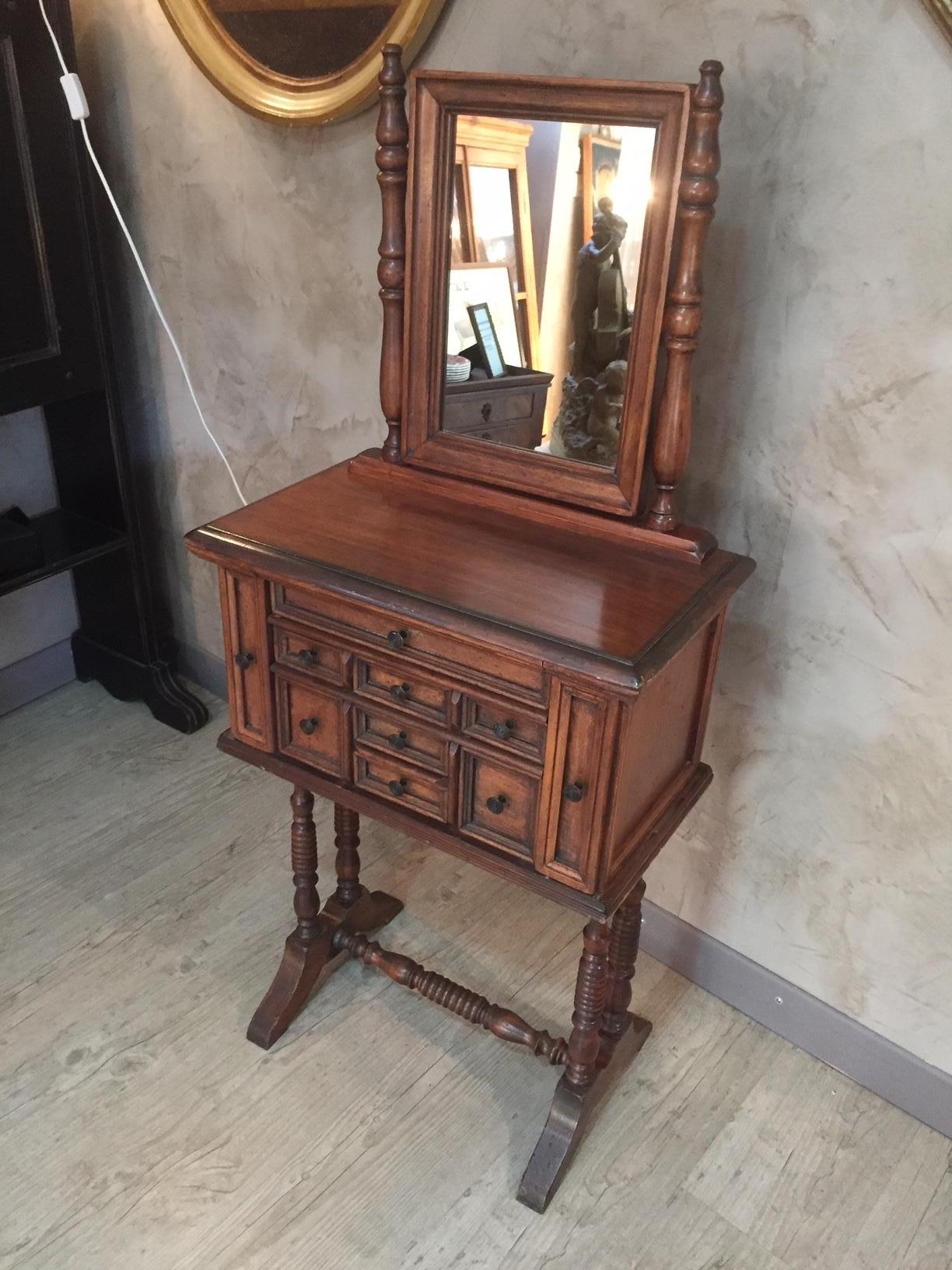 Rare early 20th century French walnut dressing table from the 1920s.
Not common because of the two extremities drawers opening on the inside. And the small size of this dressing table. Small others drawers and one moving mirror in the middle.
The