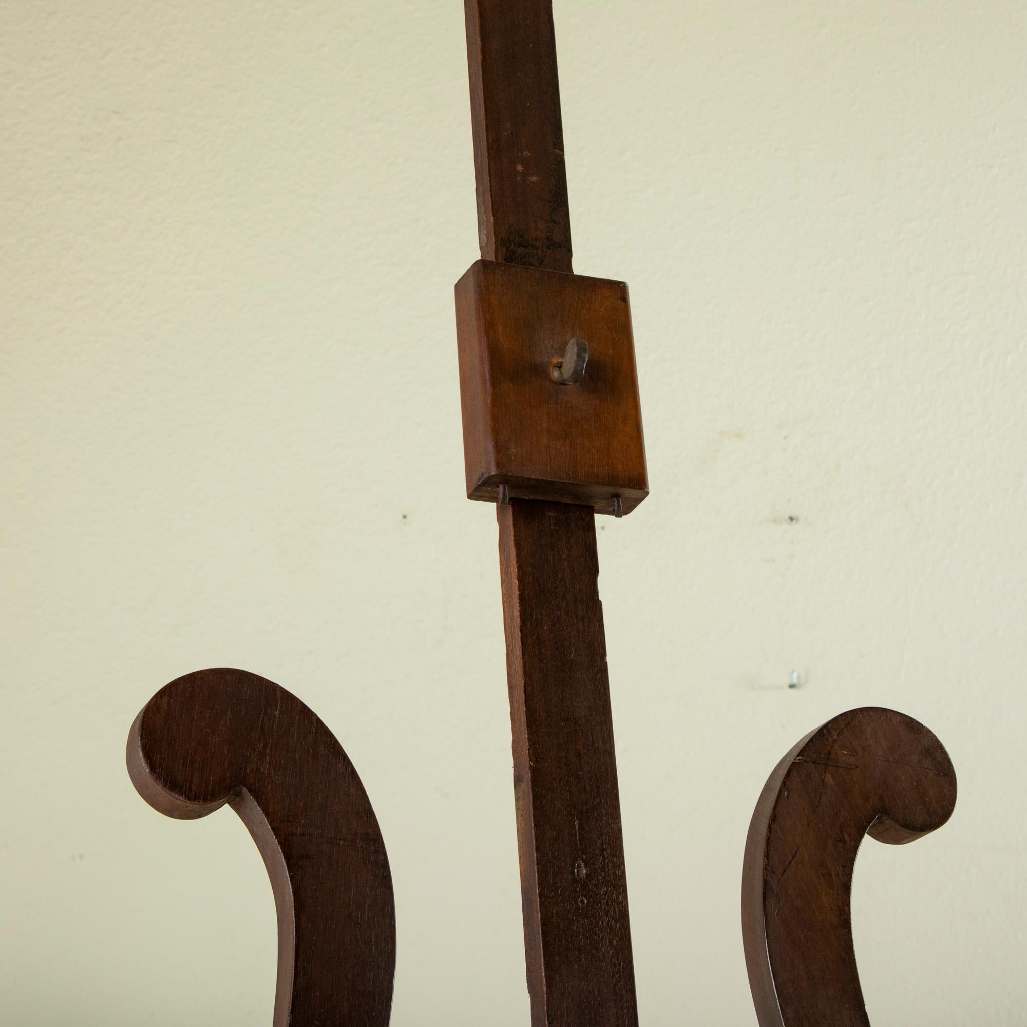 Early 20th Century French Walnut Floor Easel with Adjustable Tray 5