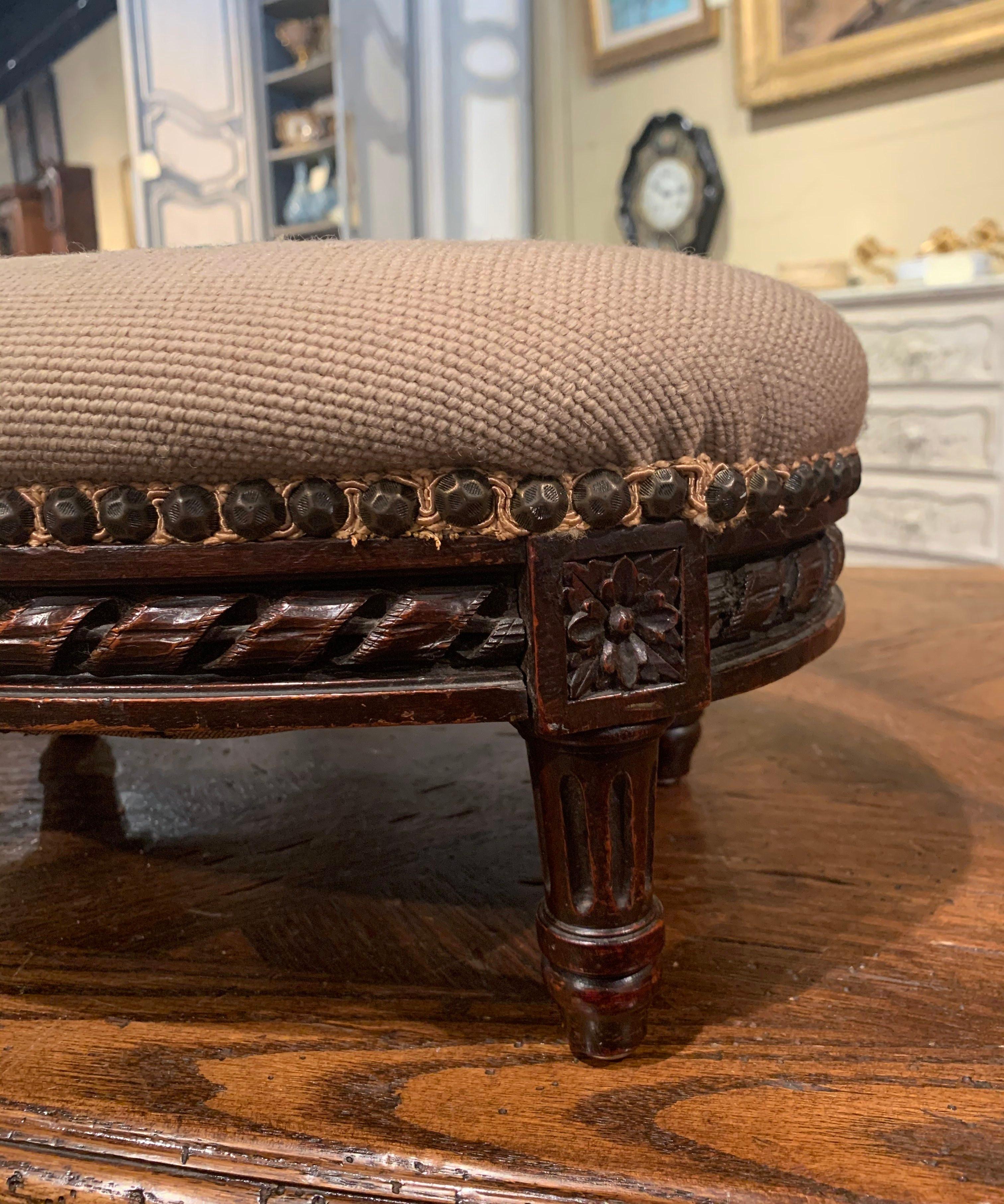 Early 20th Century French Walnut Footstool with Antique Needlepoint Tapestry In Excellent Condition In Dallas, TX