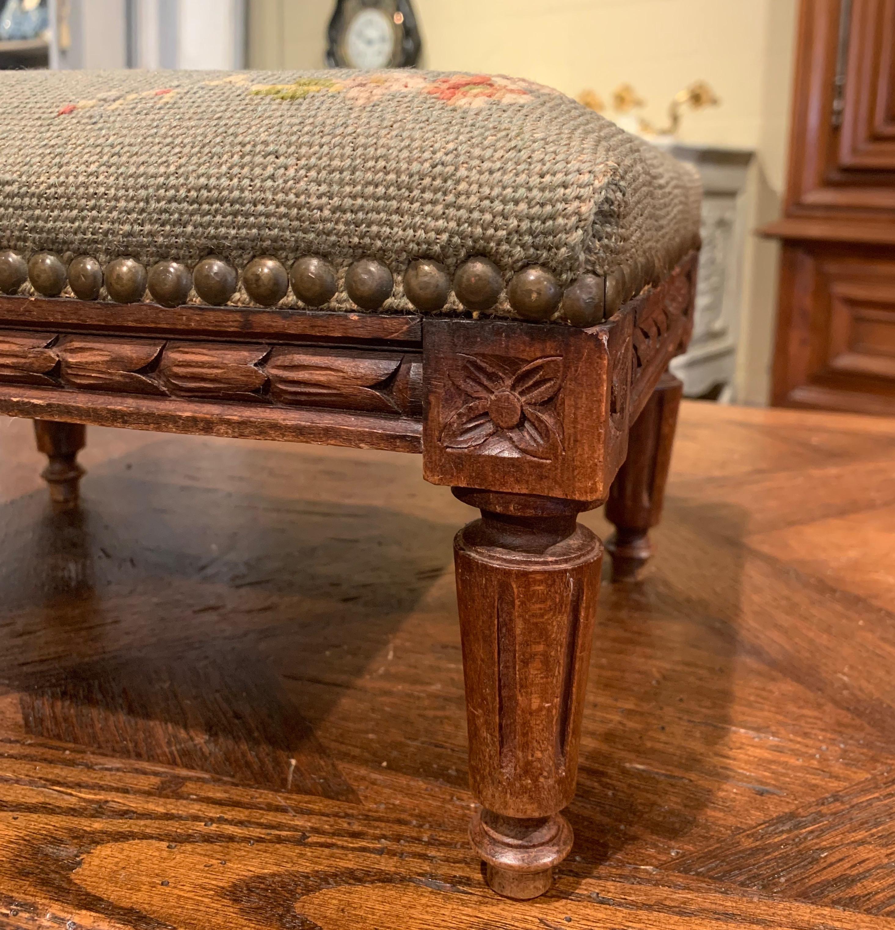 Early 20th Century French Walnut Footstool with Needlepoint Tapestry In Excellent Condition In Dallas, TX