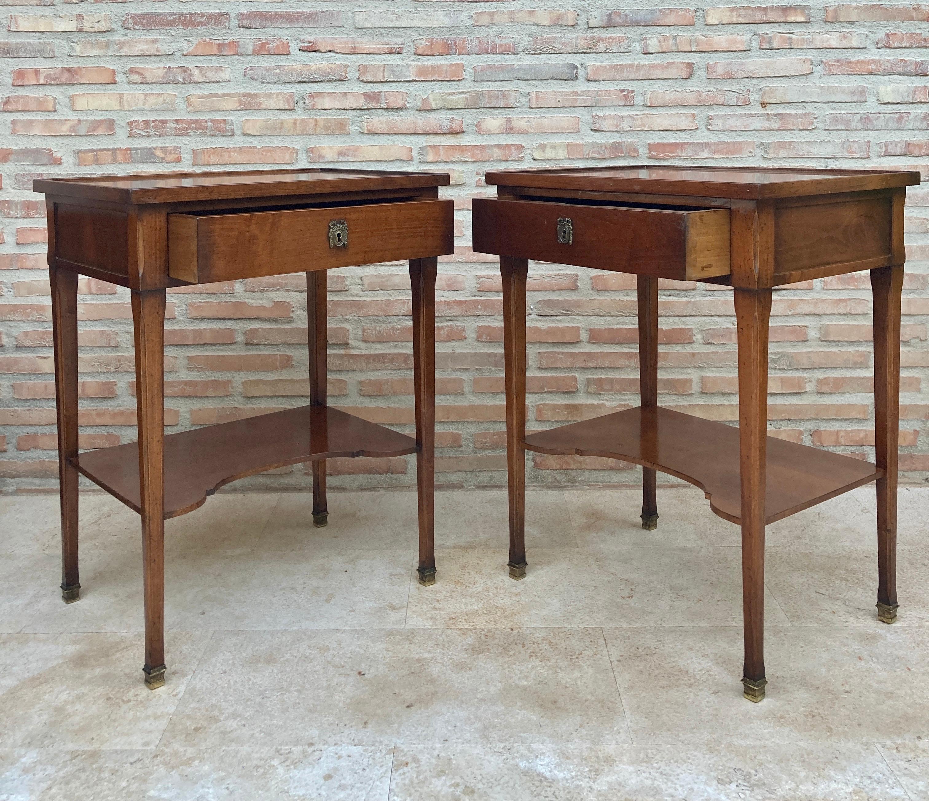 Early 20th Century French Walnut Nightstands or Side Tables, Set of 2 6
