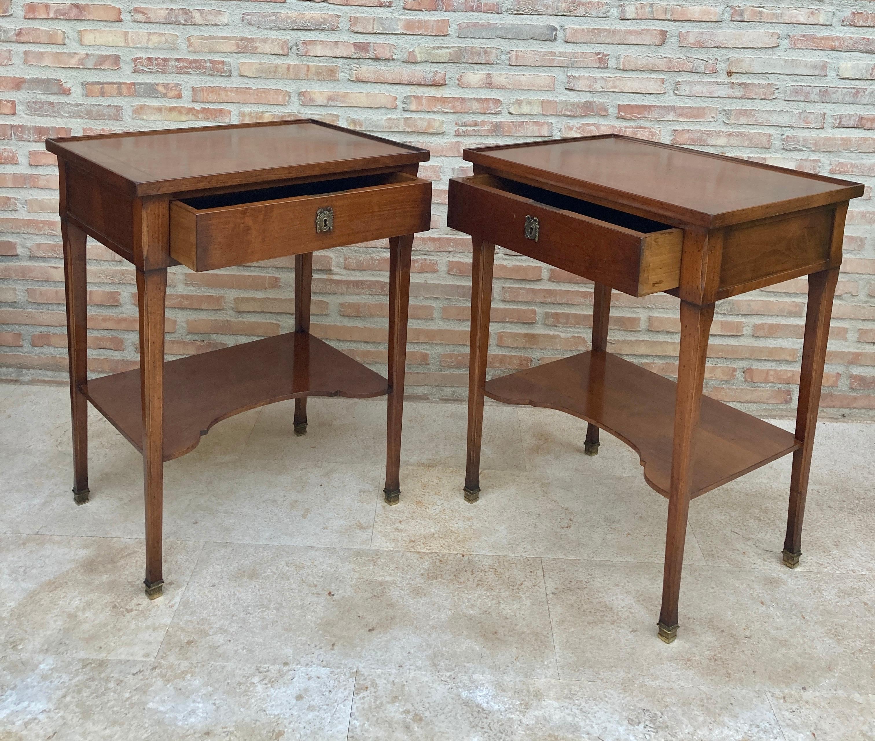 Early 20th Century French Walnut Nightstands or Side Tables, Set of 2 7