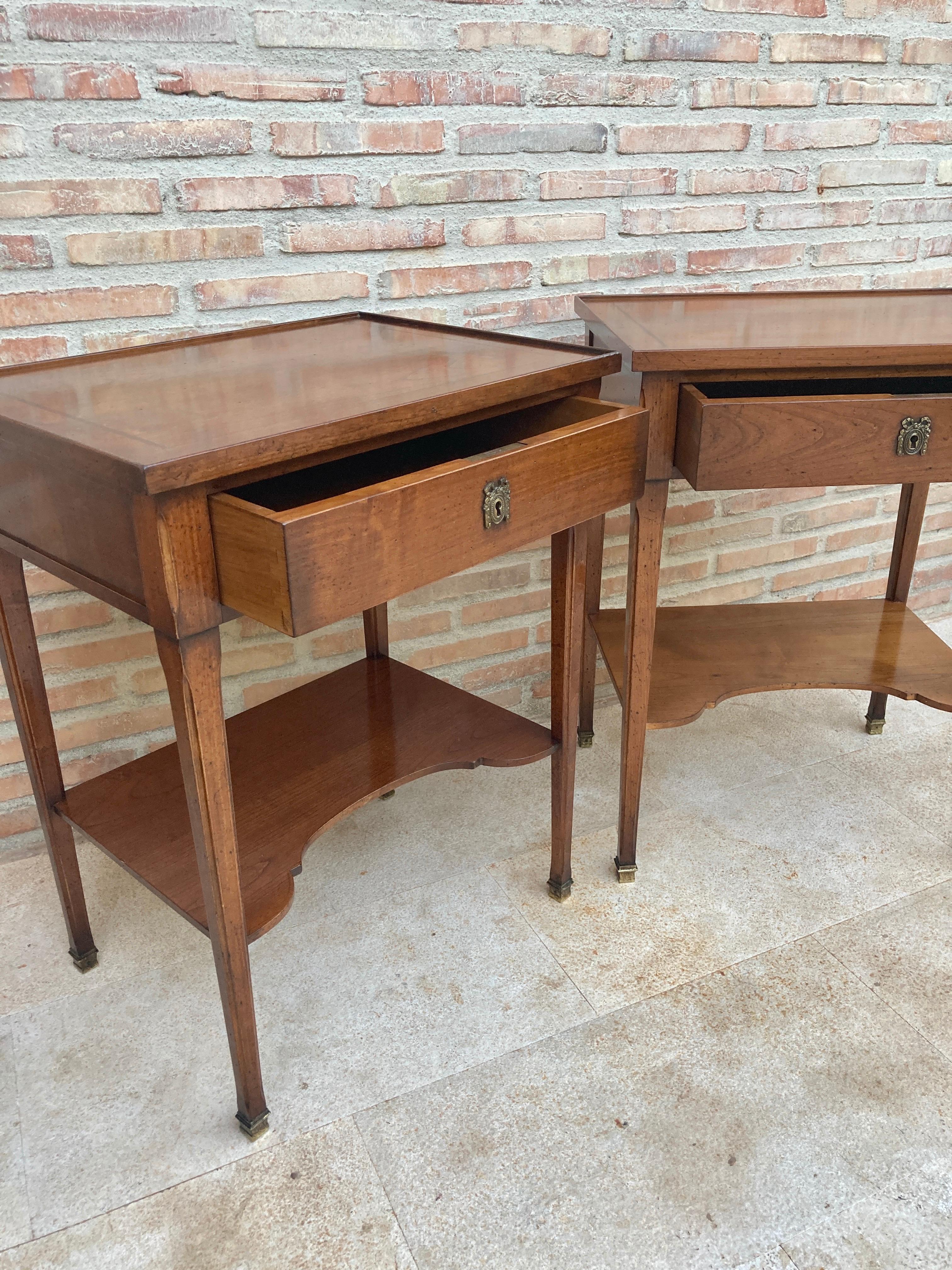 Early 20th Century French Walnut Nightstands or Side Tables, Set of 2 10