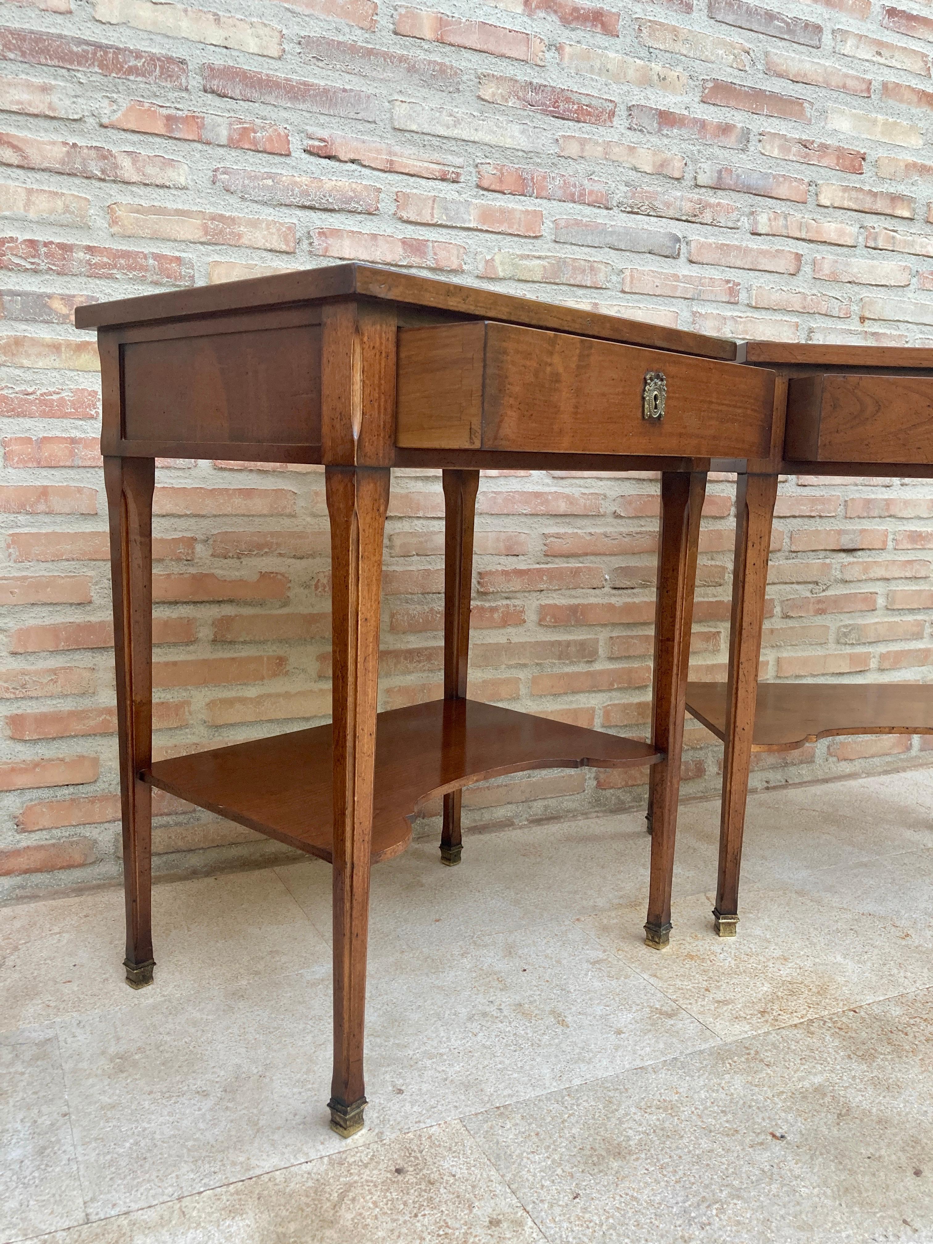 Early 20th Century French Walnut Nightstands or Side Tables, Set of 2 11