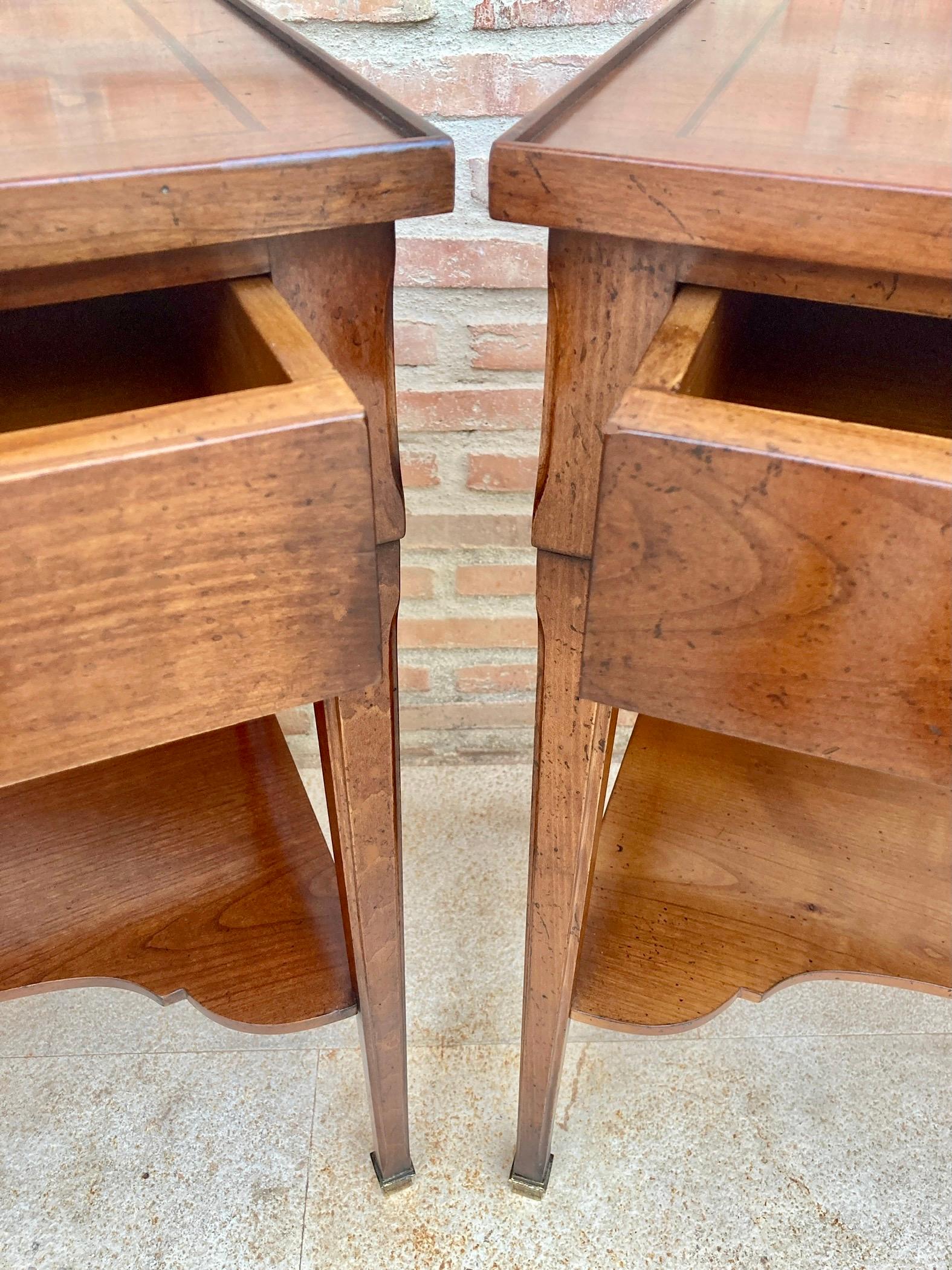 Early 20th Century French Walnut Nightstands or Side Tables, Set of 2 13