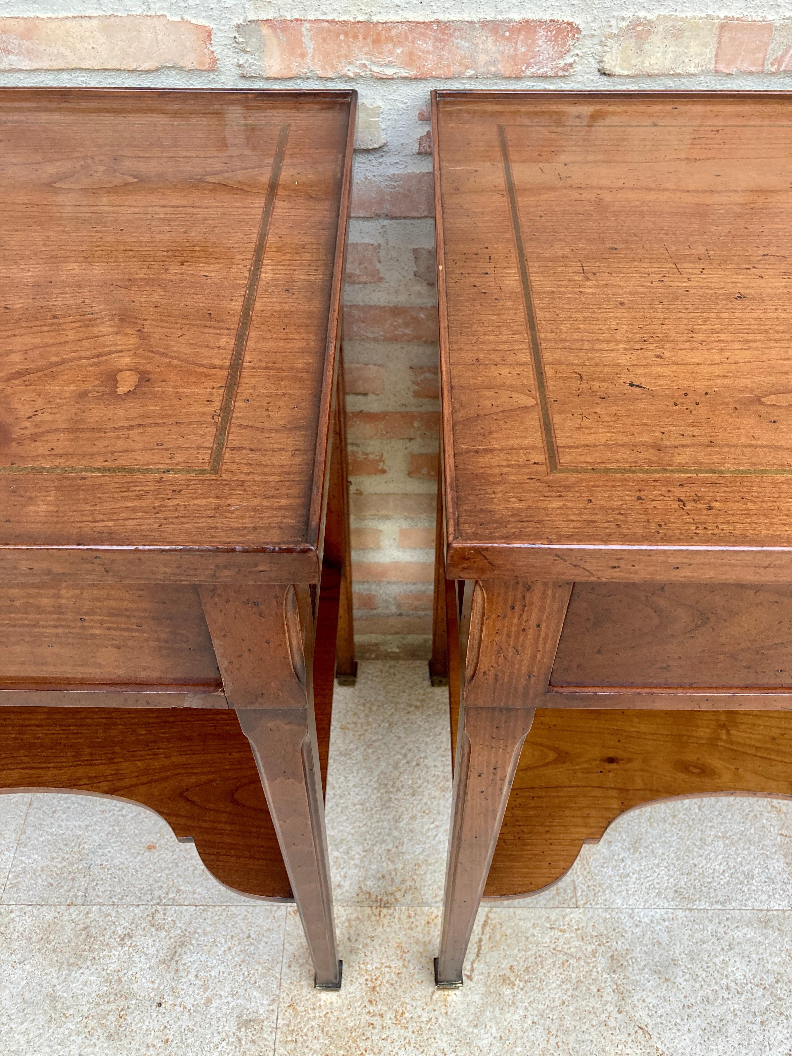 Early 20th Century French Walnut Nightstands or Side Tables, Set of 2 14