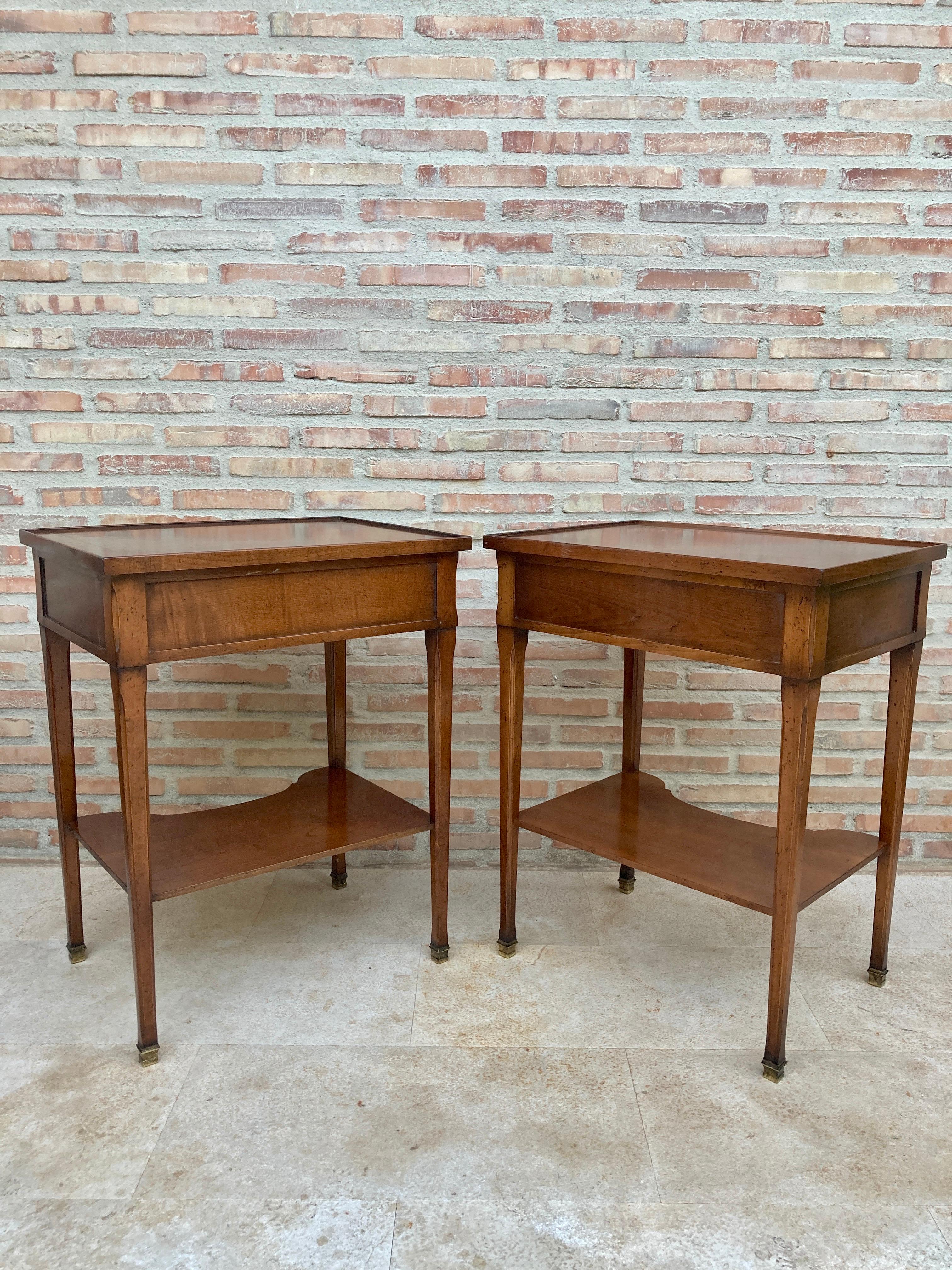 Early 20th Century French Walnut Nightstands or Side Tables, Set of 2 2