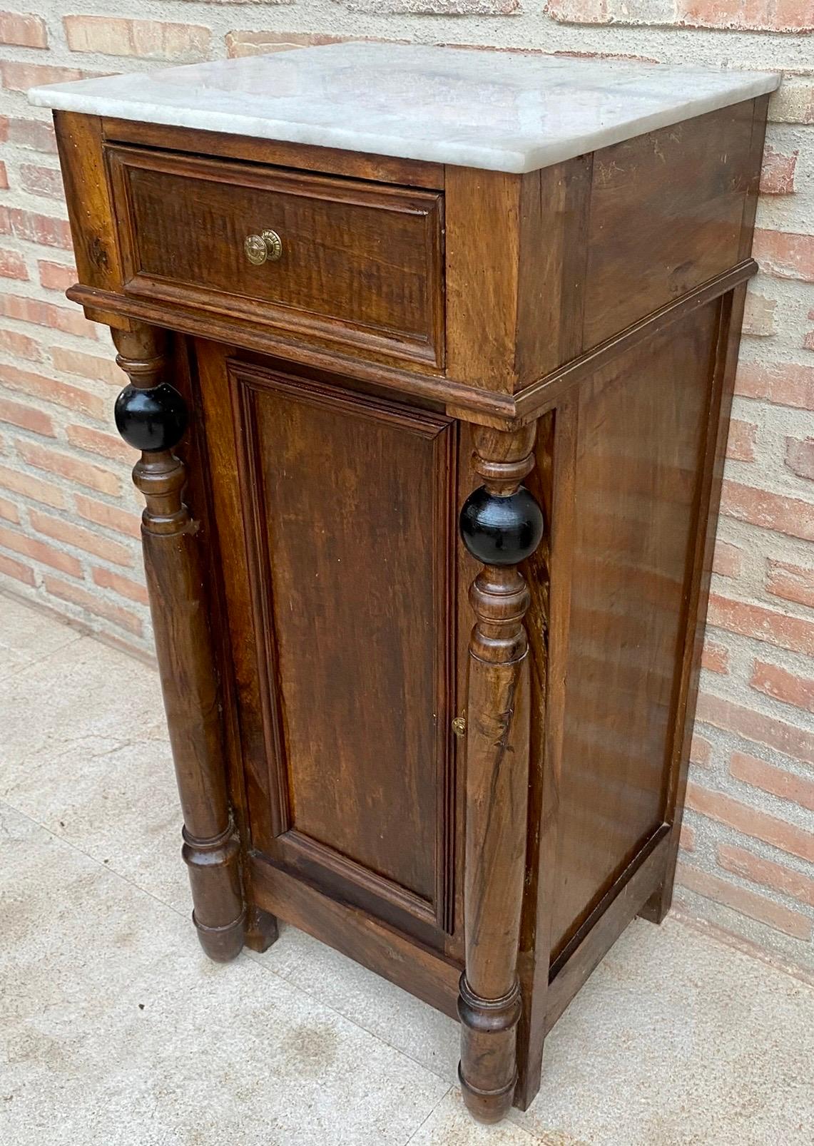 Early 20th Century French Walnut Nightstands with One Drawer and Marble Top In Good Condition For Sale In Miami, FL