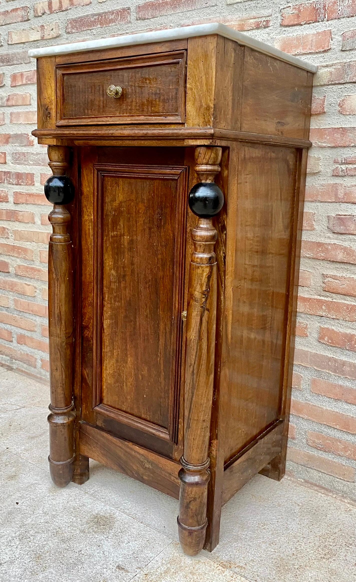 Early 20th Century French Walnut Nightstands with One Drawer and Marble Top For Sale 2