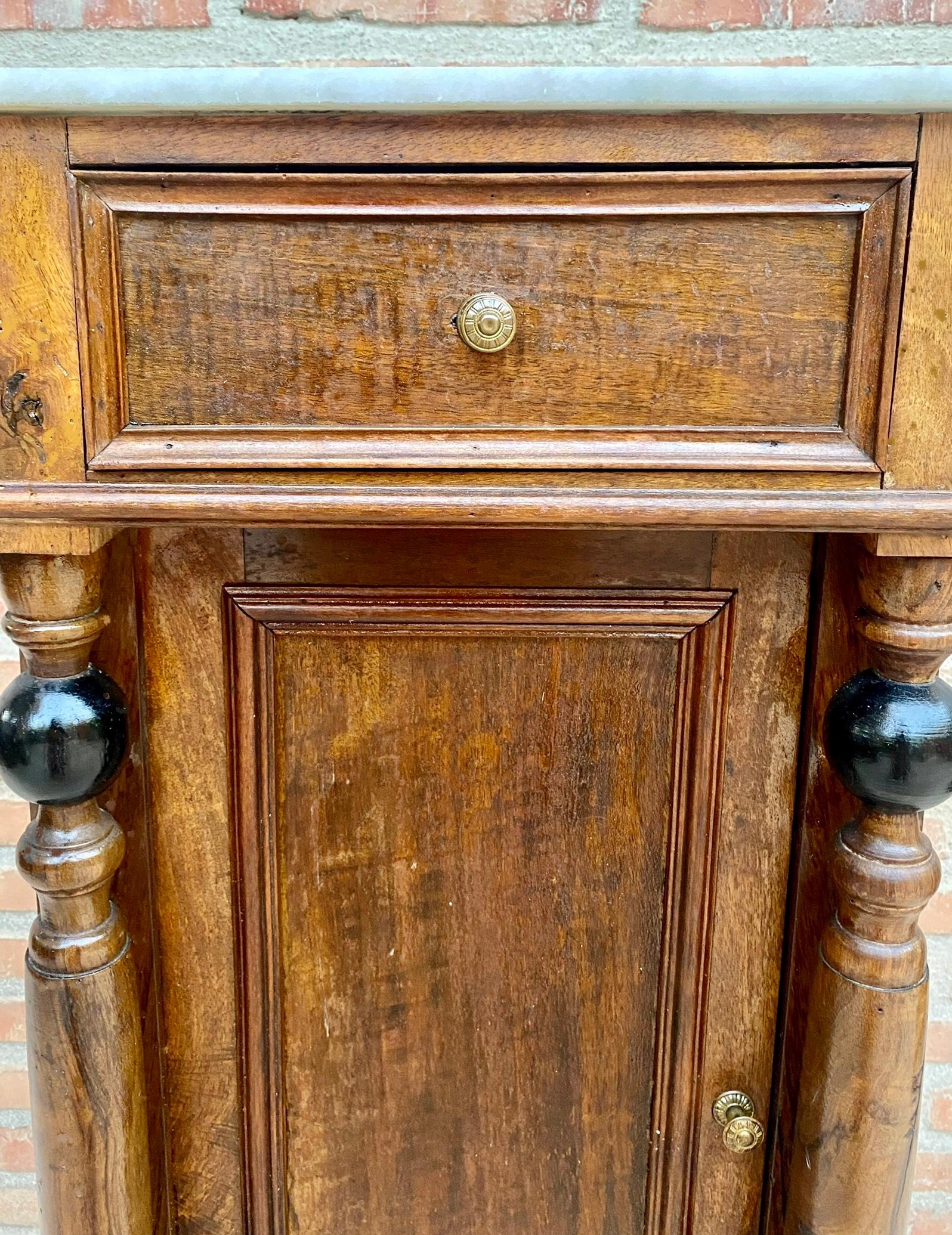 Early 20th Century French Walnut Nightstands with One Drawer and Marble Top For Sale 3
