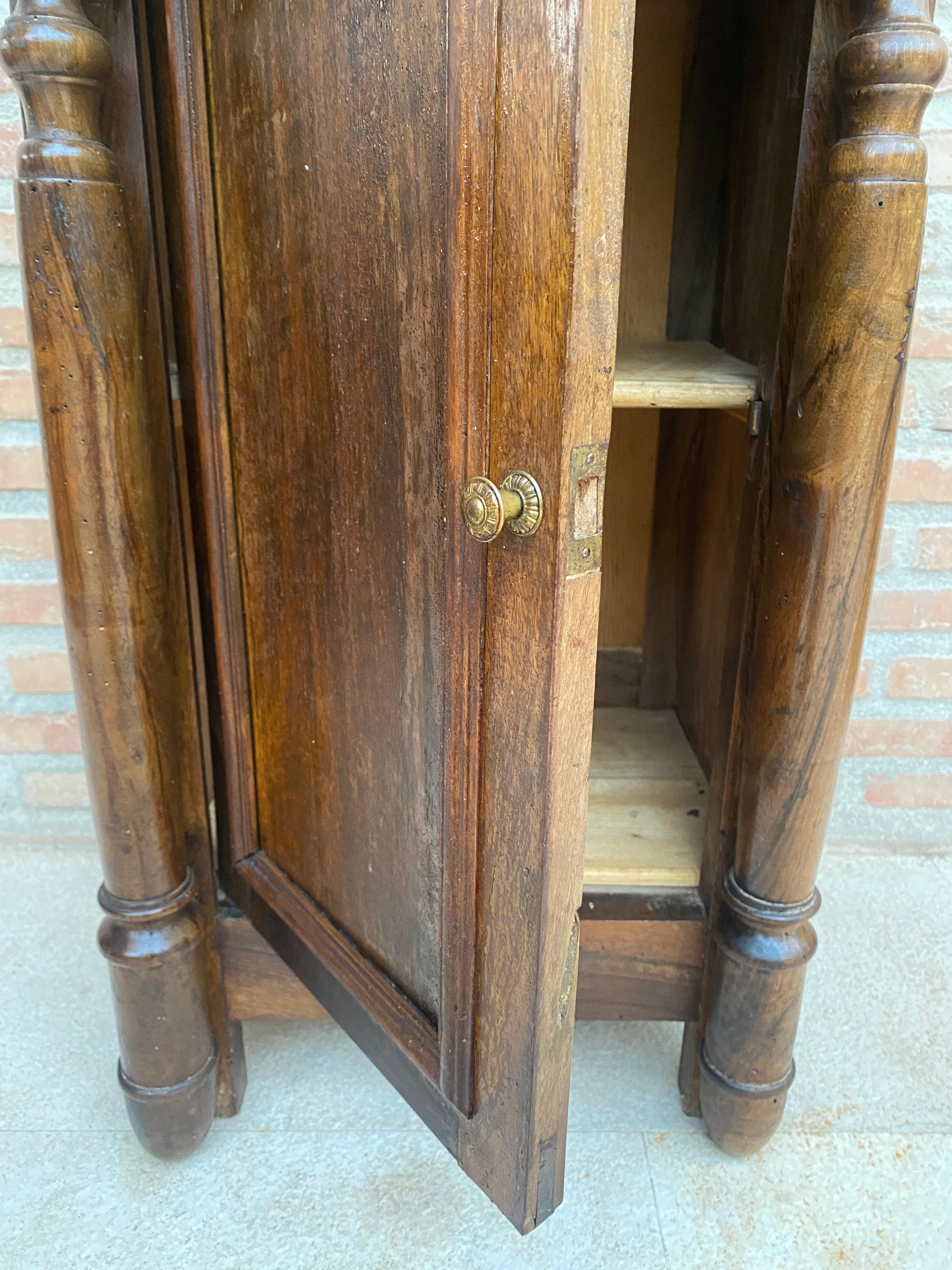 Early 20th Century French Walnut Nightstands with One Drawer and Marble Top For Sale 4
