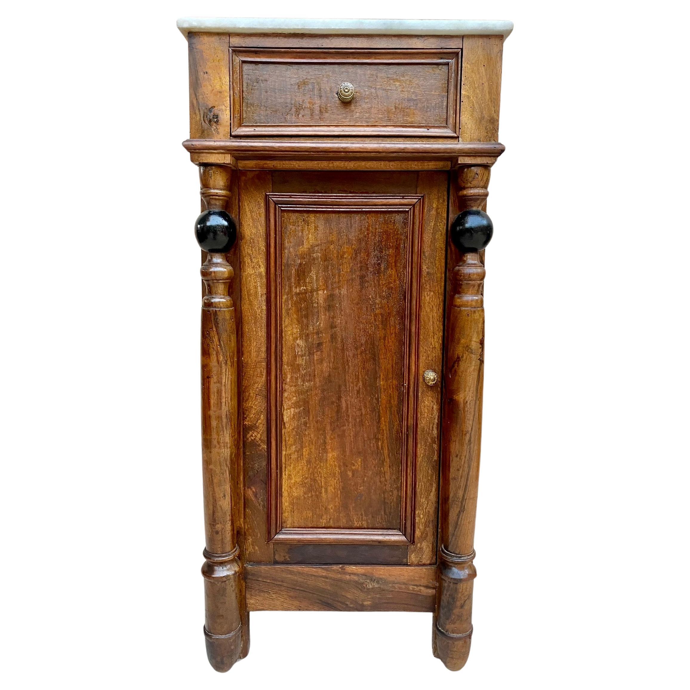 Early 20th Century French Walnut Nightstands with One Drawer and Marble Top For Sale