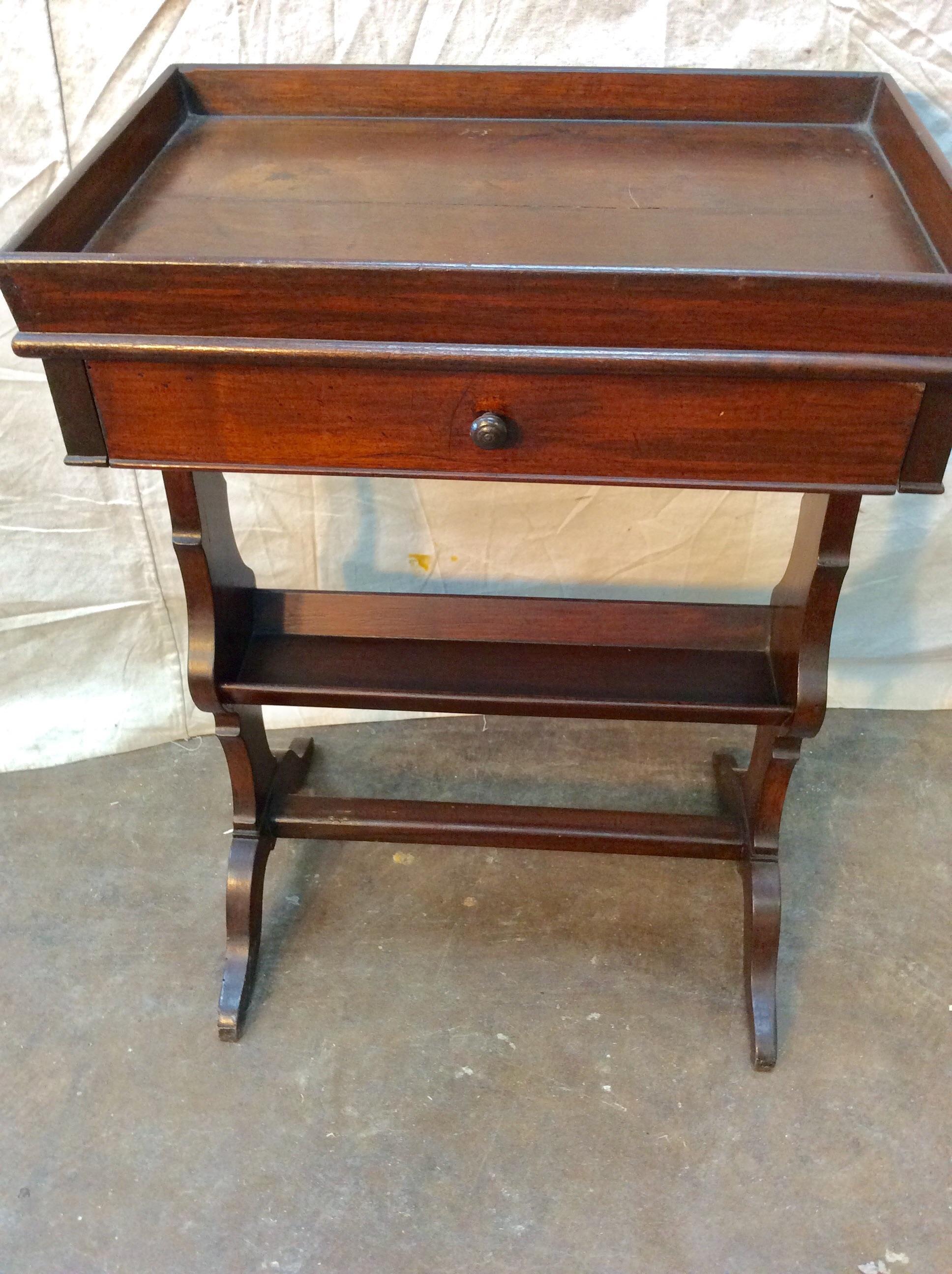 Early 20th Century French Walnut One Drawer Side Table In Good Condition For Sale In Burton, TX