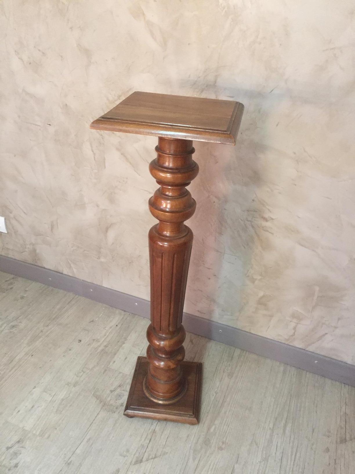 Early 20th Century French Walnut Pedestal, 1920s In Good Condition In LEGNY, FR