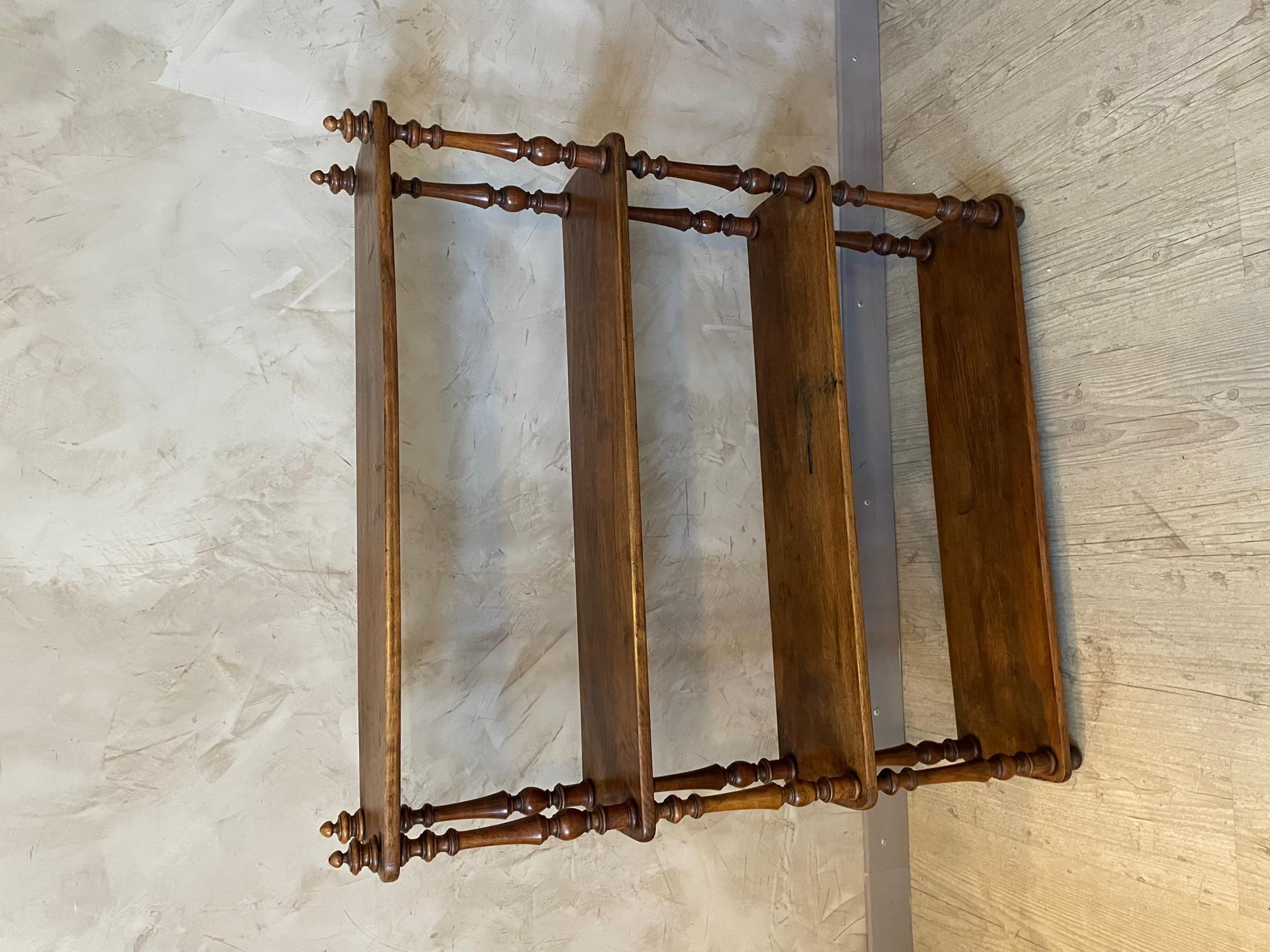 Very nice early 20th century French walnut shelf on foot. Good quality and condition.