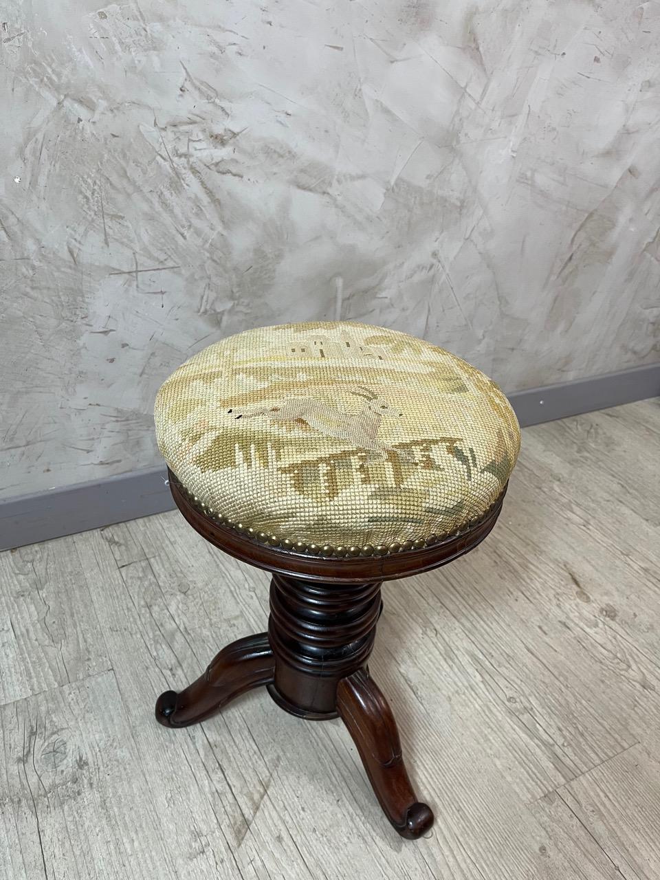 Fabric Early 20th century French Walnut Swivel Piano Stool, 1900s For Sale