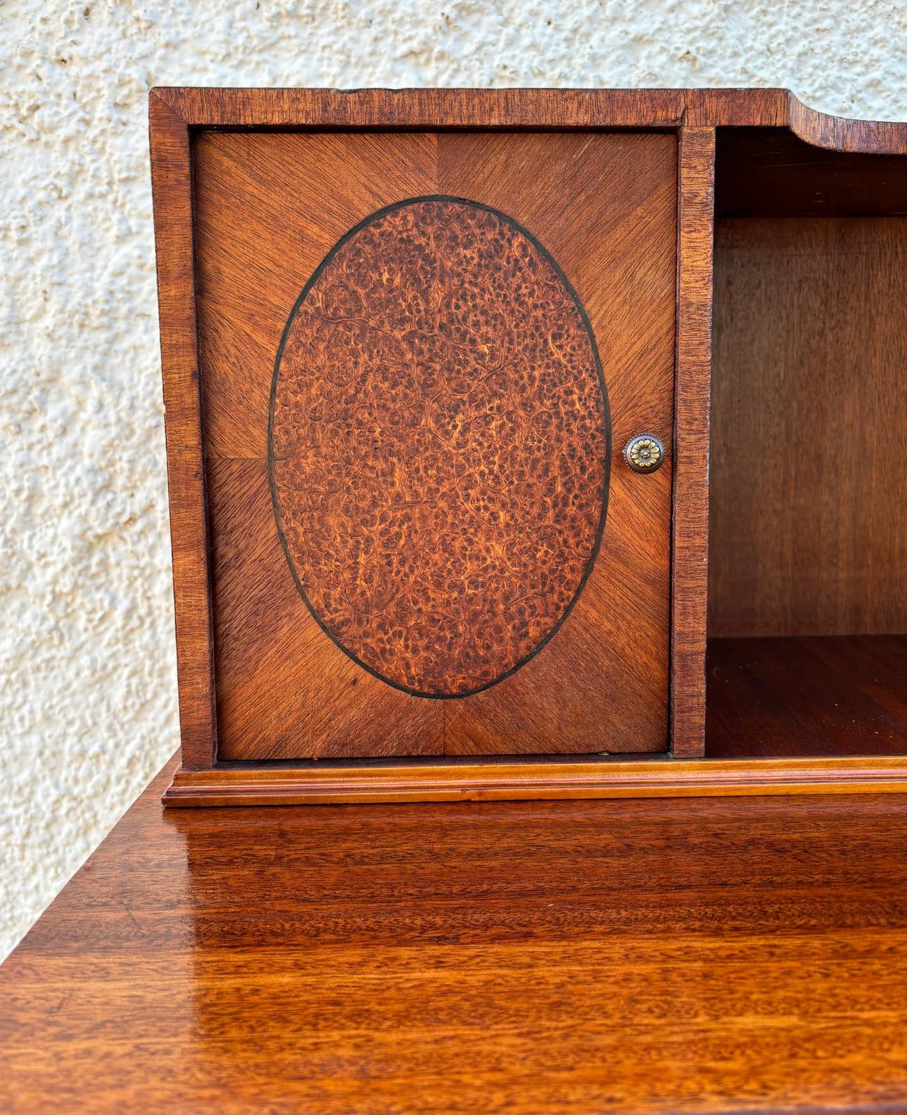 Venner-Schreibtisch aus französischem Nussbaum, Anfang 20. Jahrhundert, 1940er Jahre im Angebot 4