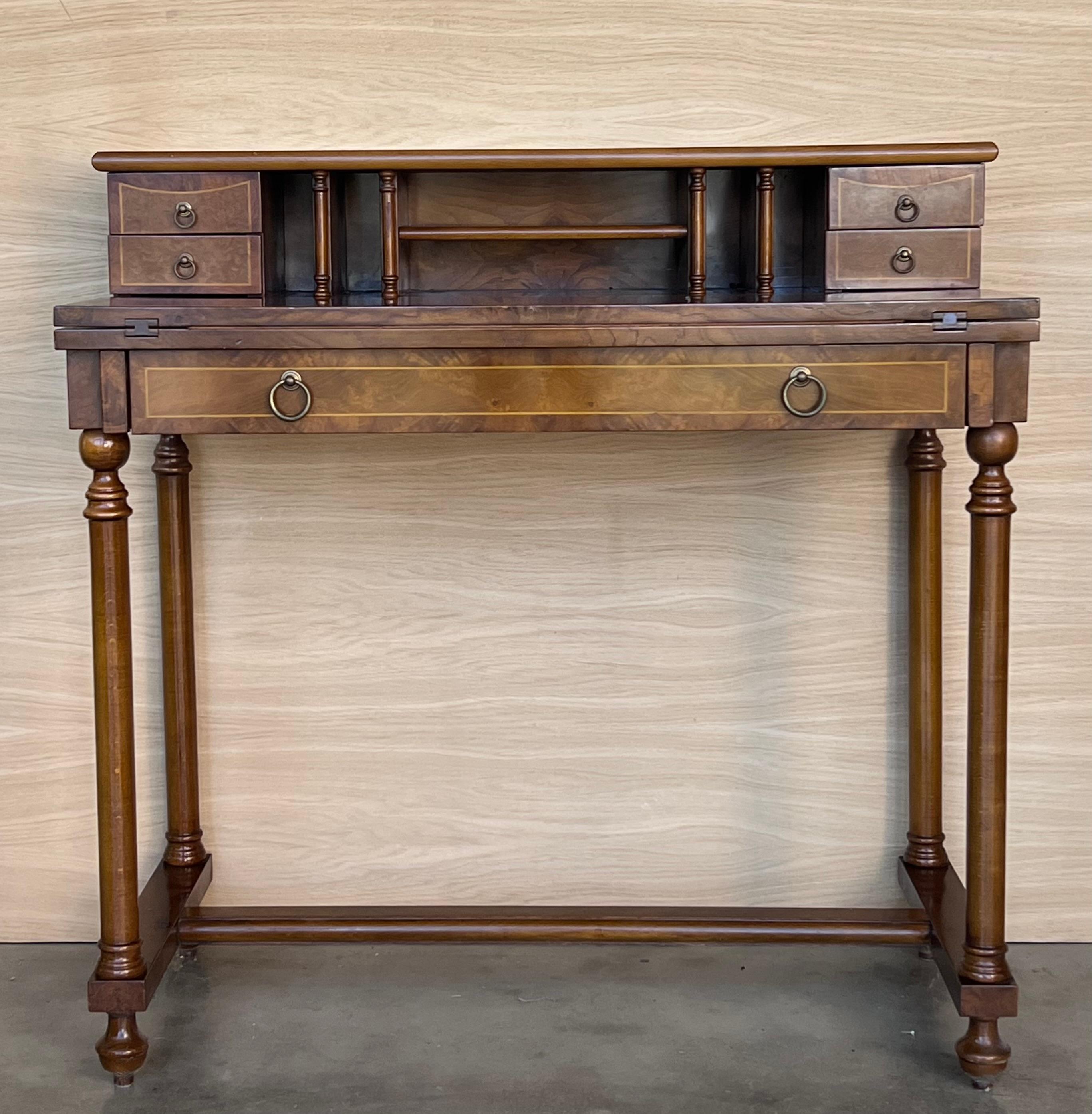 Stile provenzale Scrivania Venner in noce francese dei primi del Novecento, anni '40 in vendita