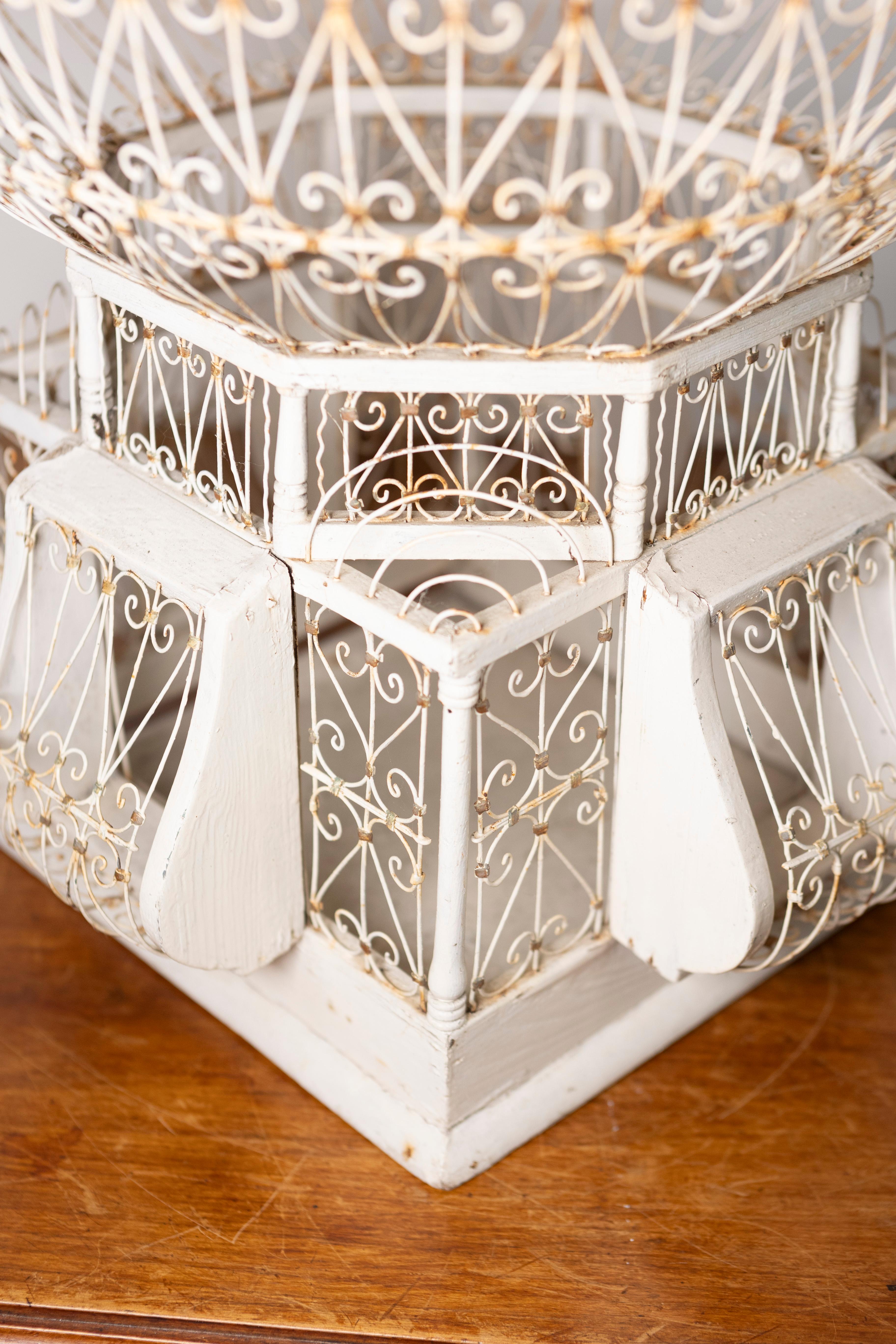 Early 20th-Century French White Wrought Iron Birdcage with Dome Top For Sale 4