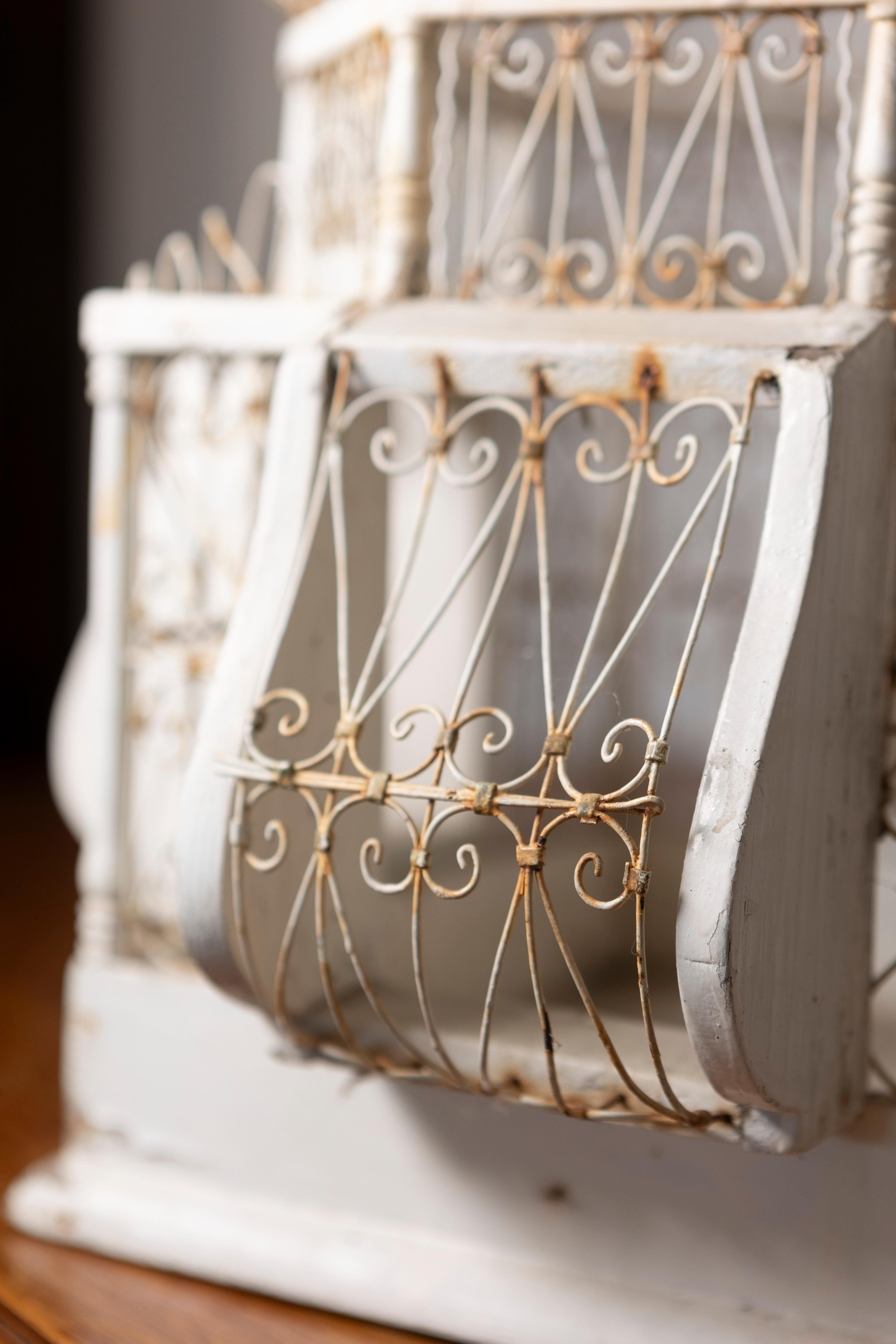 Early 20th-Century French White Wrought Iron Birdcage with Dome Top For Sale 5