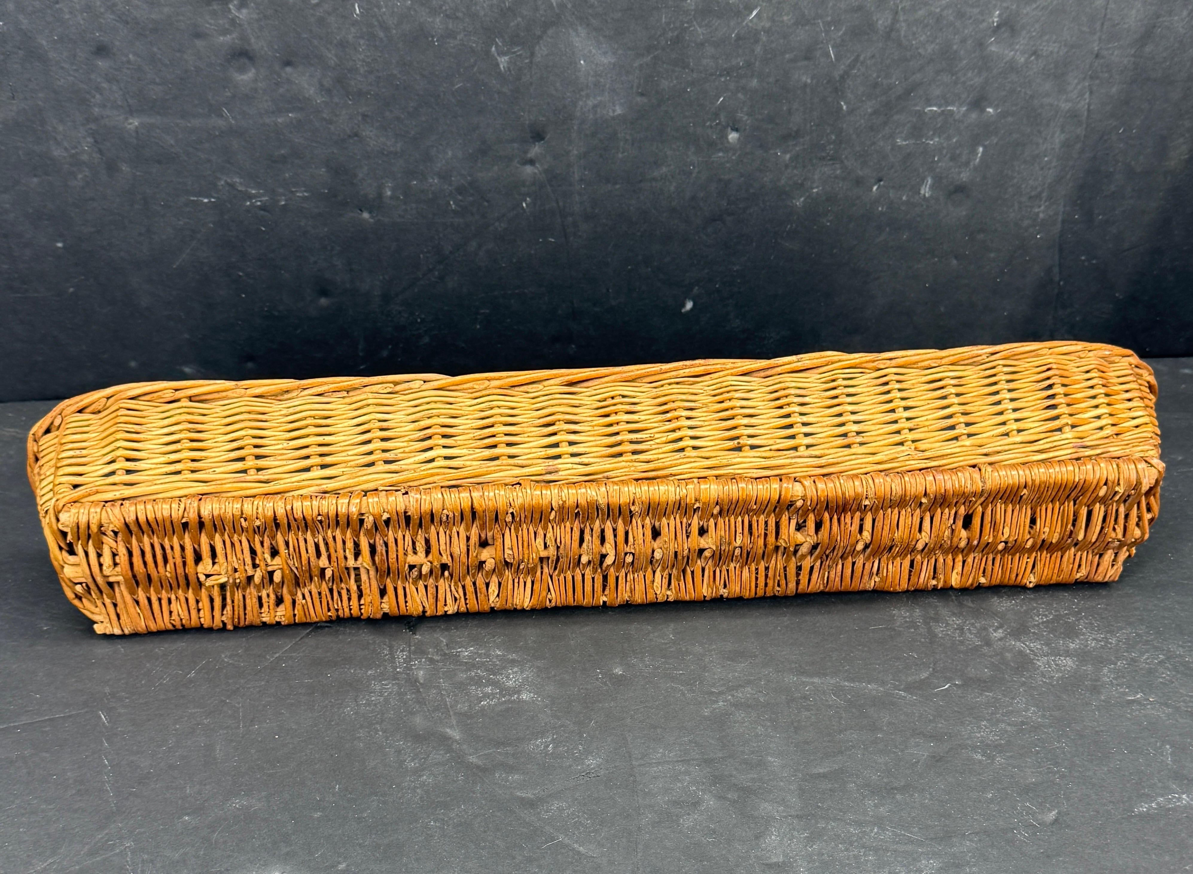 Early 20th Century French Wicker Baguette Bread Basket In Good Condition For Sale In Haddonfield, NJ