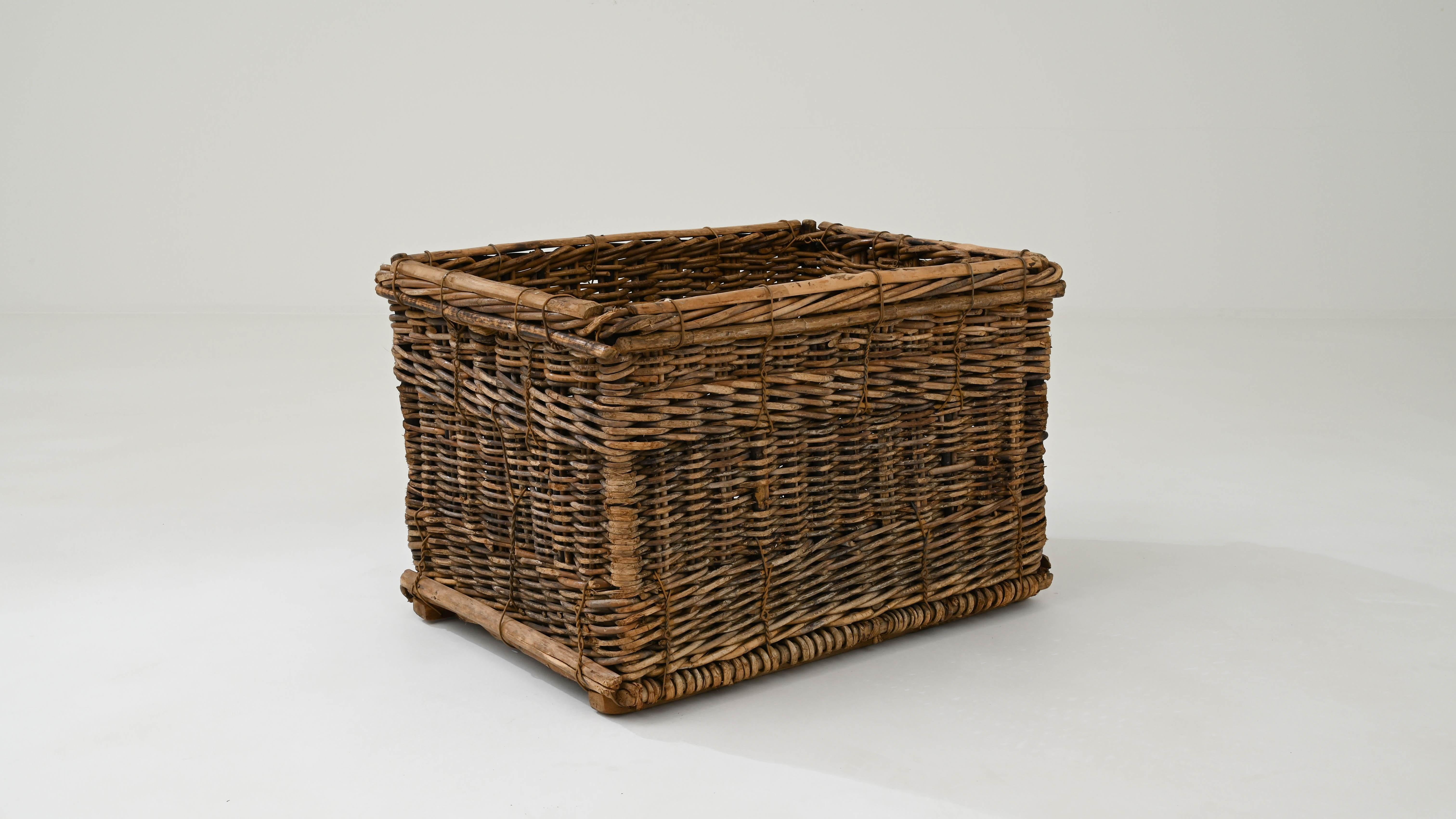 Early 20th Century French Wicker Basket 2