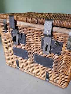 Early 20th Century French Wicker Basket with Metal Hinges and Locks