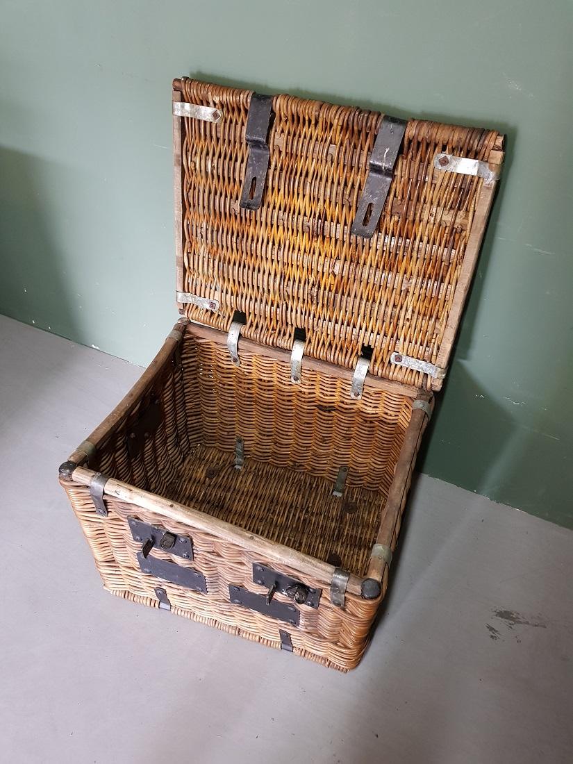 Early 20th Century French Wicker Basket with Metal Hinges and Locks For Sale 1
