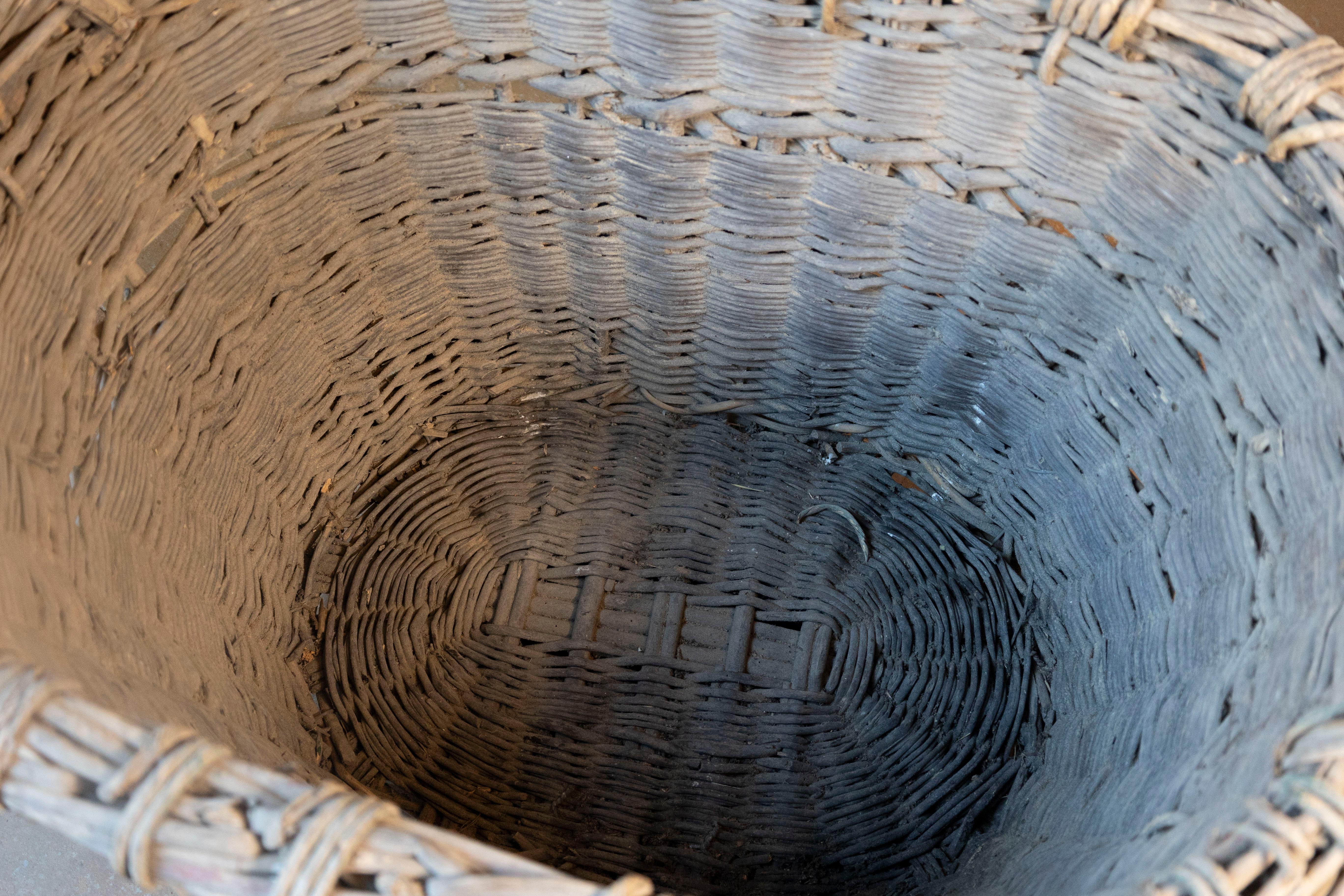 Cesta francesa de mimbre para vendimiar de principios del siglo XX en venta 4
