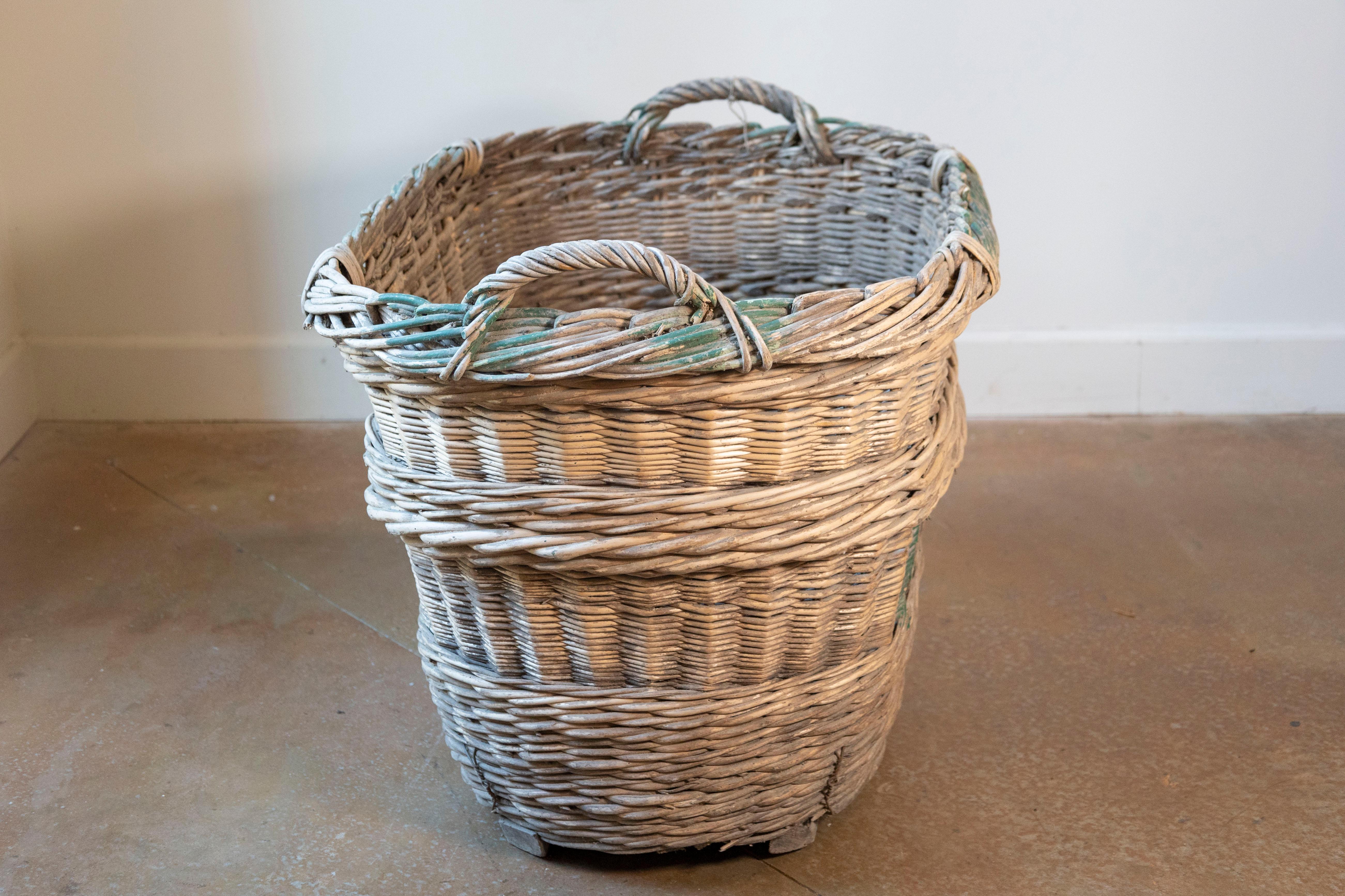 Cesta francesa de mimbre para vendimiar de principios del siglo XX en venta 2