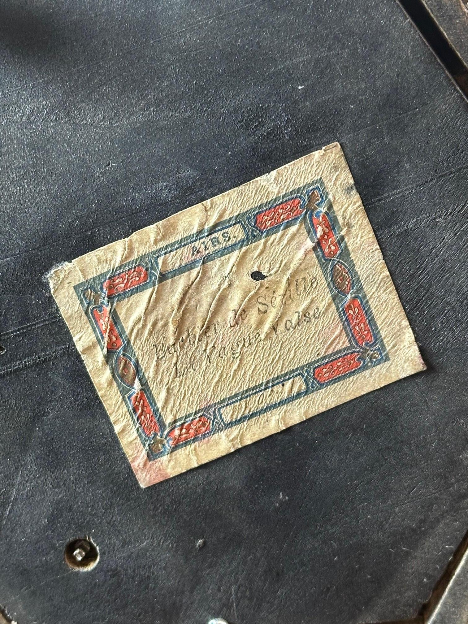 Scatola da sigaro musicale francese in legno e ottone dei primi del Novecento, anni '20 in vendita 7