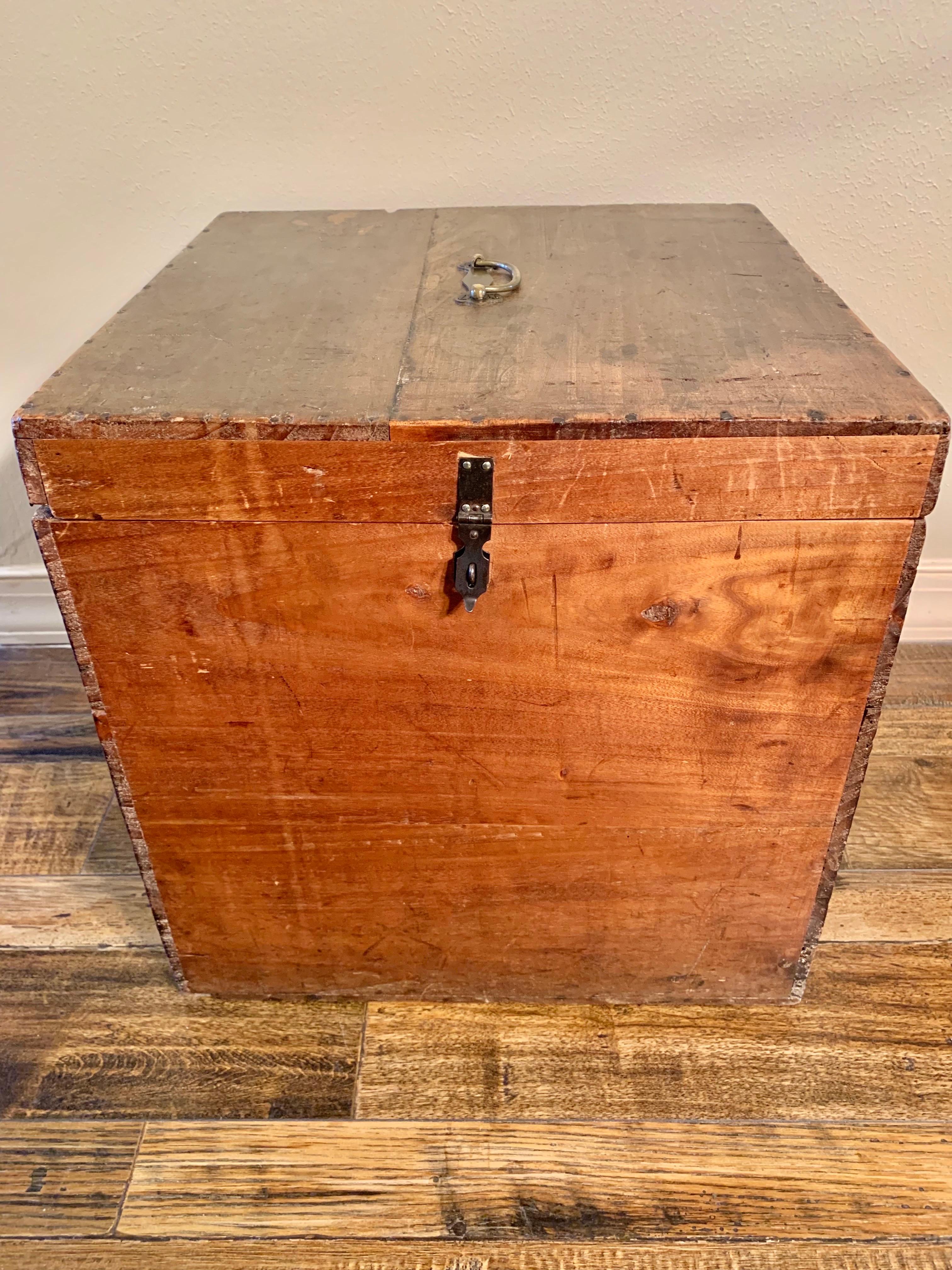 Anfang 20. Jahrhundert Französisch Wood Box im Zustand „Gut“ im Angebot in Burton, TX