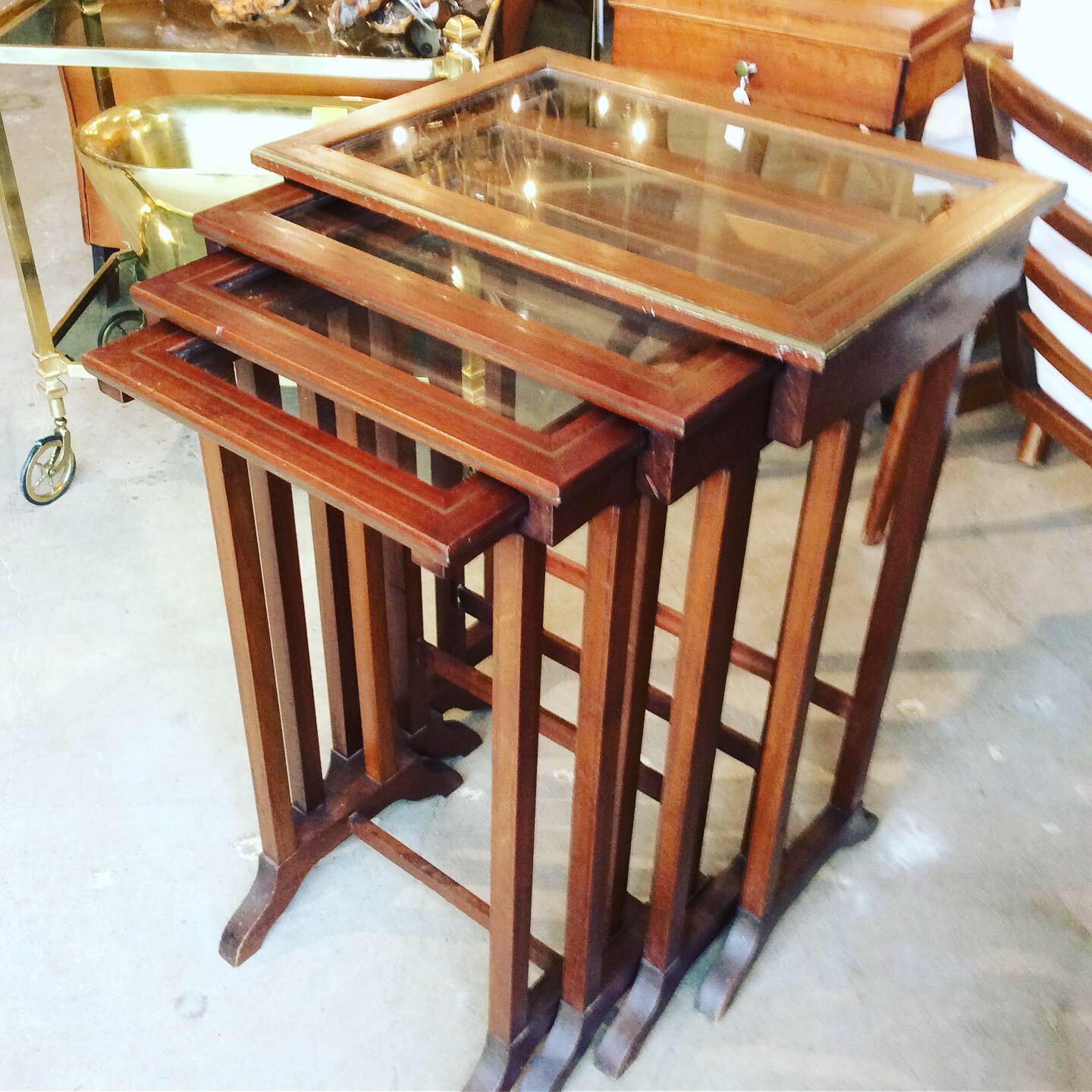 Early 20th Century French Wood, Glass and Brass Nesting Tables, 4 Pieces For Sale 4